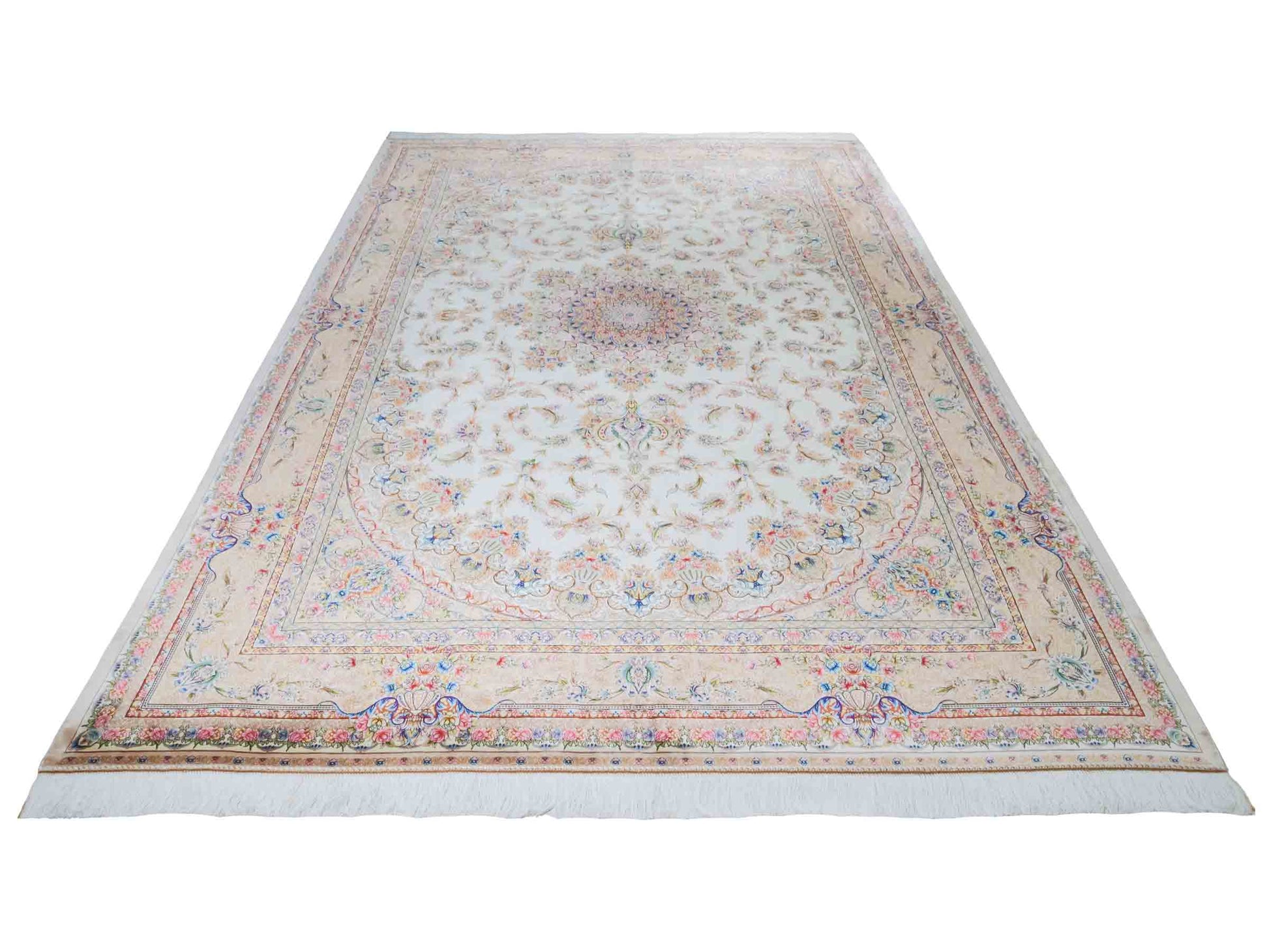 Ghom Maschinenteppich "Mehr" 300 x 200 cm aus pflanzlicher Seide (Viskose) mit Medaillon, Cremeweiß, Beige. Teppichnummer: V61CR600H. Persian Luxury Collection by Khademi. Made in Iran / Persia – Vertrieb durch JUPITER Intl.