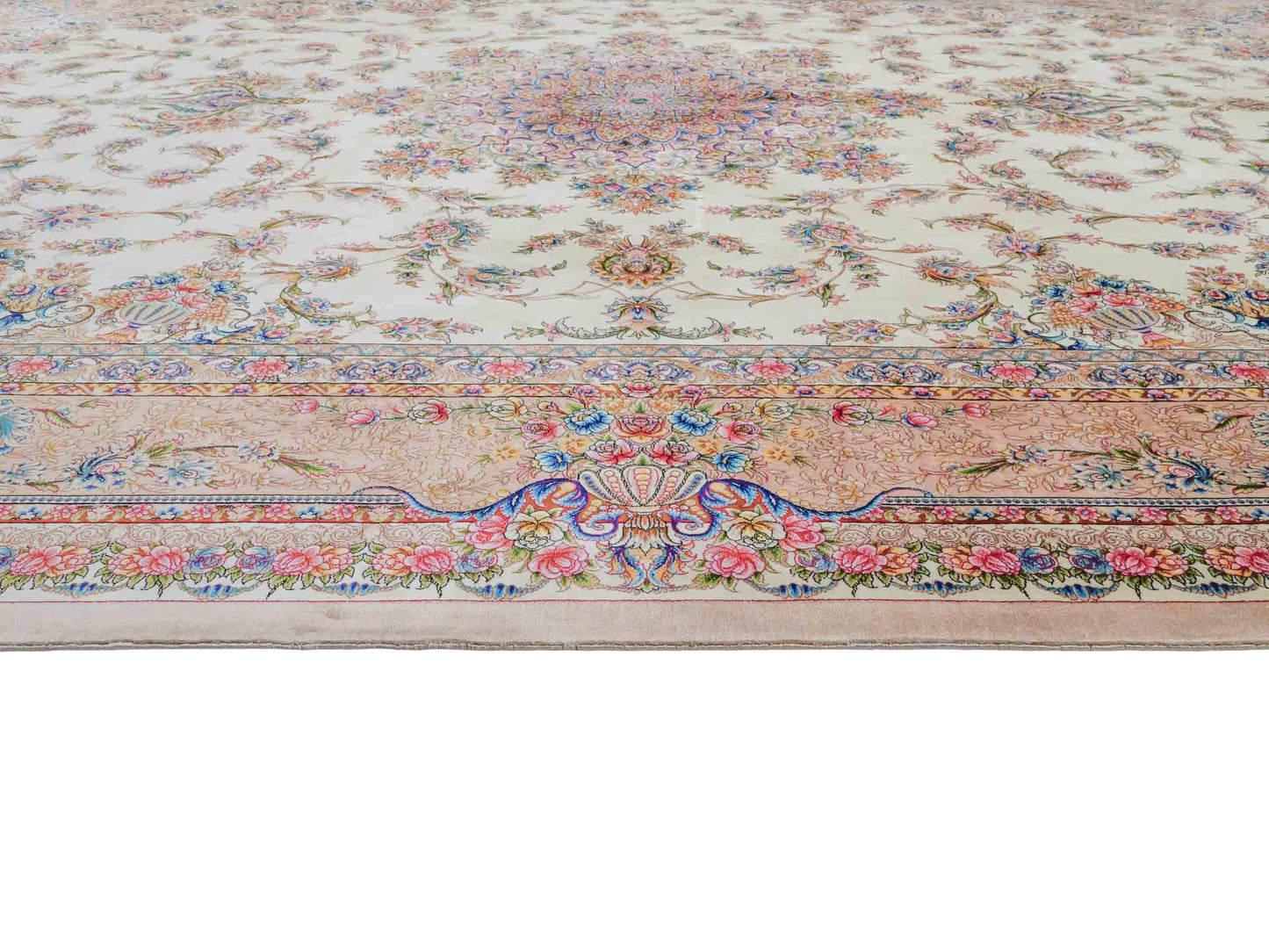 Ghom Maschinenteppich "Mehr" 300 x 200 cm aus pflanzlicher Seide (Viskose) mit Medaillon, Cremeweiß, Beige. Teppichnummer: V61CR600H. Persian Luxury Collection by Khademi. Made in Iran / Persia – Vertrieb durch JUPITER Intl.