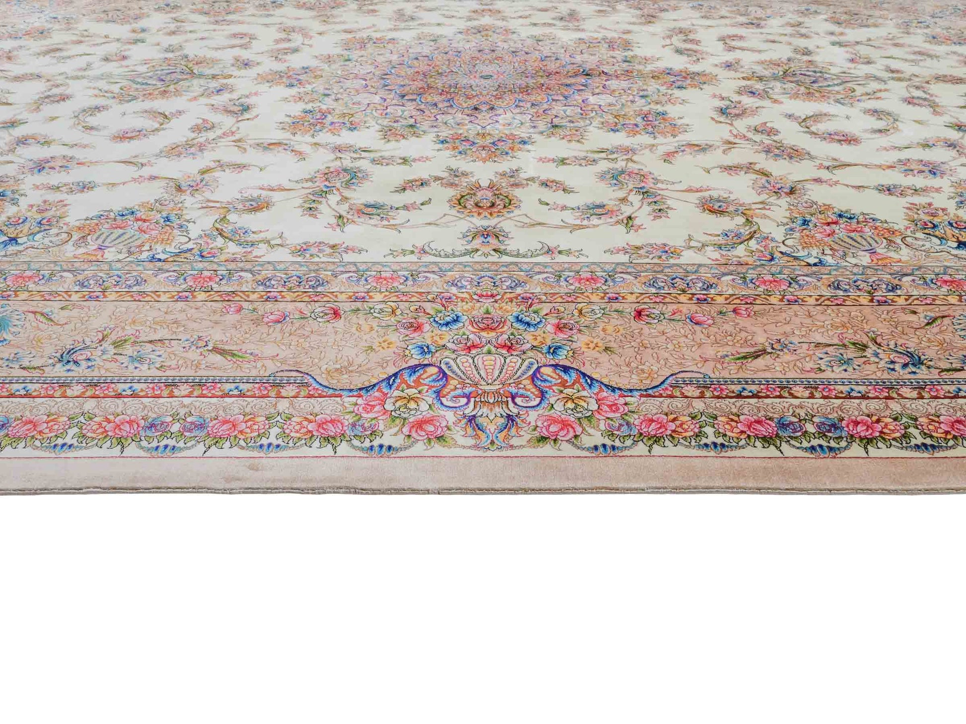 Ghom Maschinenteppich "Mehr" 300 x 200 cm aus pflanzlicher Seide (Viskose) mit Medaillon, Cremeweiß, Beige. Teppichnummer: V61CR600H. Persian Luxury Collection by Khademi. Made in Iran / Persia – Vertrieb durch JUPITER Intl.