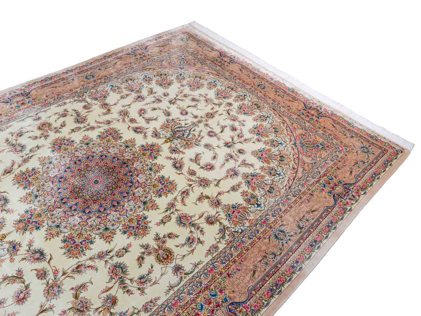Ghom Maschinenteppich "Mehr" 300 x 200 cm aus pflanzlicher Seide (Viskose) mit Medaillon, Cremeweiß, Beige. Teppichnummer: V61CR600H. Persian Luxury Collection by Khademi. Made in Iran / Persia – Vertrieb durch JUPITER Intl.