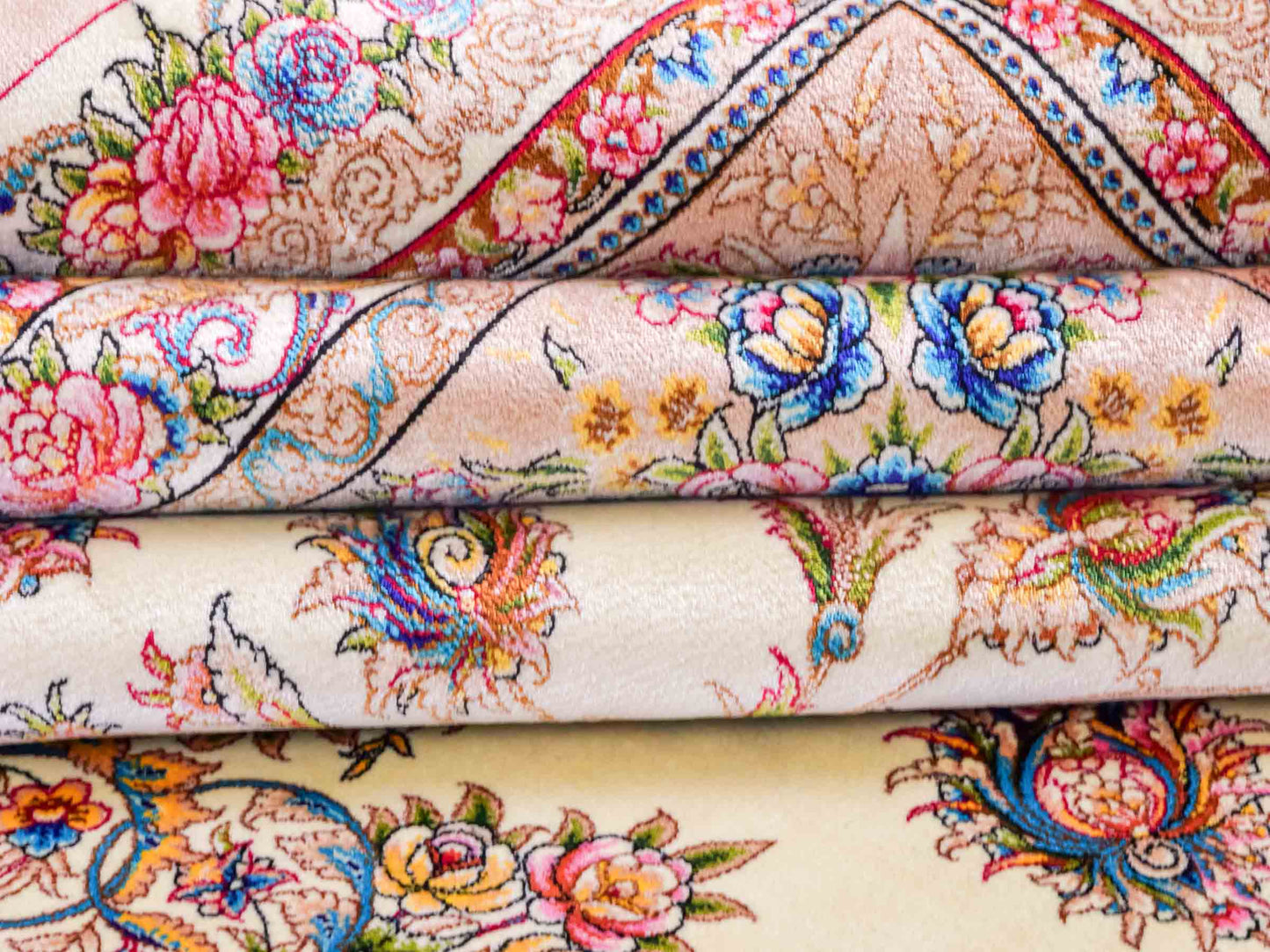 Ghom Maschinenteppich "Mehr" 300 x 200 cm aus pflanzlicher Seide (Viskose) mit Medaillon, Cremeweiß, Beige. Teppichnummer: V61CR600H. Persian Luxury Collection by Khademi. Made in Iran / Persia – Vertrieb durch JUPITER Intl.