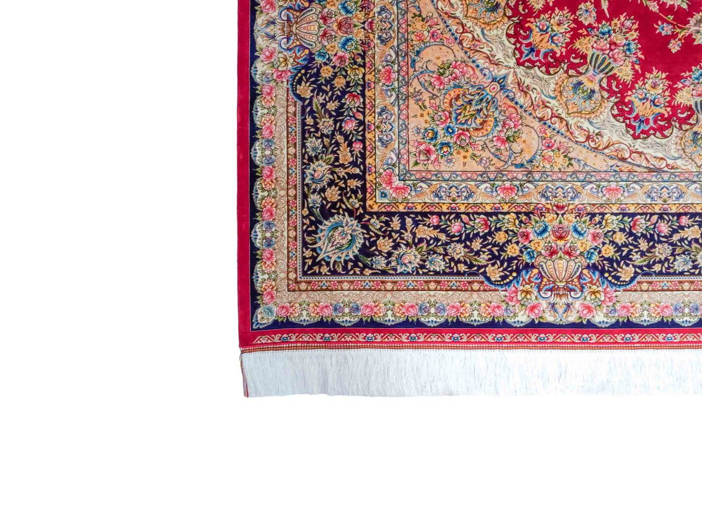 Ghom Maschinenteppich "Mehr" 300 x 200 cm aus pflanzlicher Seide (Viskose) mit Medaillon, Rot. Teppichnummer: V61RD600H. Persian Luxury Collection by Khademi. Made in Iran / Persia – Vertrieb durch JUPITER Intl.