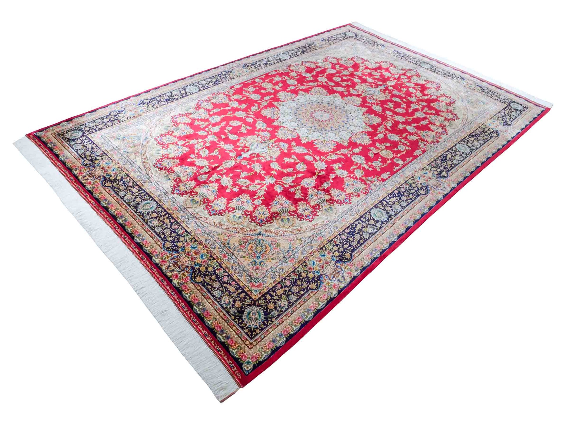 Ghom Maschinenteppich "Mehr" 300 x 200 cm aus pflanzlicher Seide (Viskose) mit Medaillon, Rot. Teppichnummer: V61RD600H. Persian Luxury Collection by Khademi. Made in Iran / Persia – Vertrieb durch JUPITER Intl.