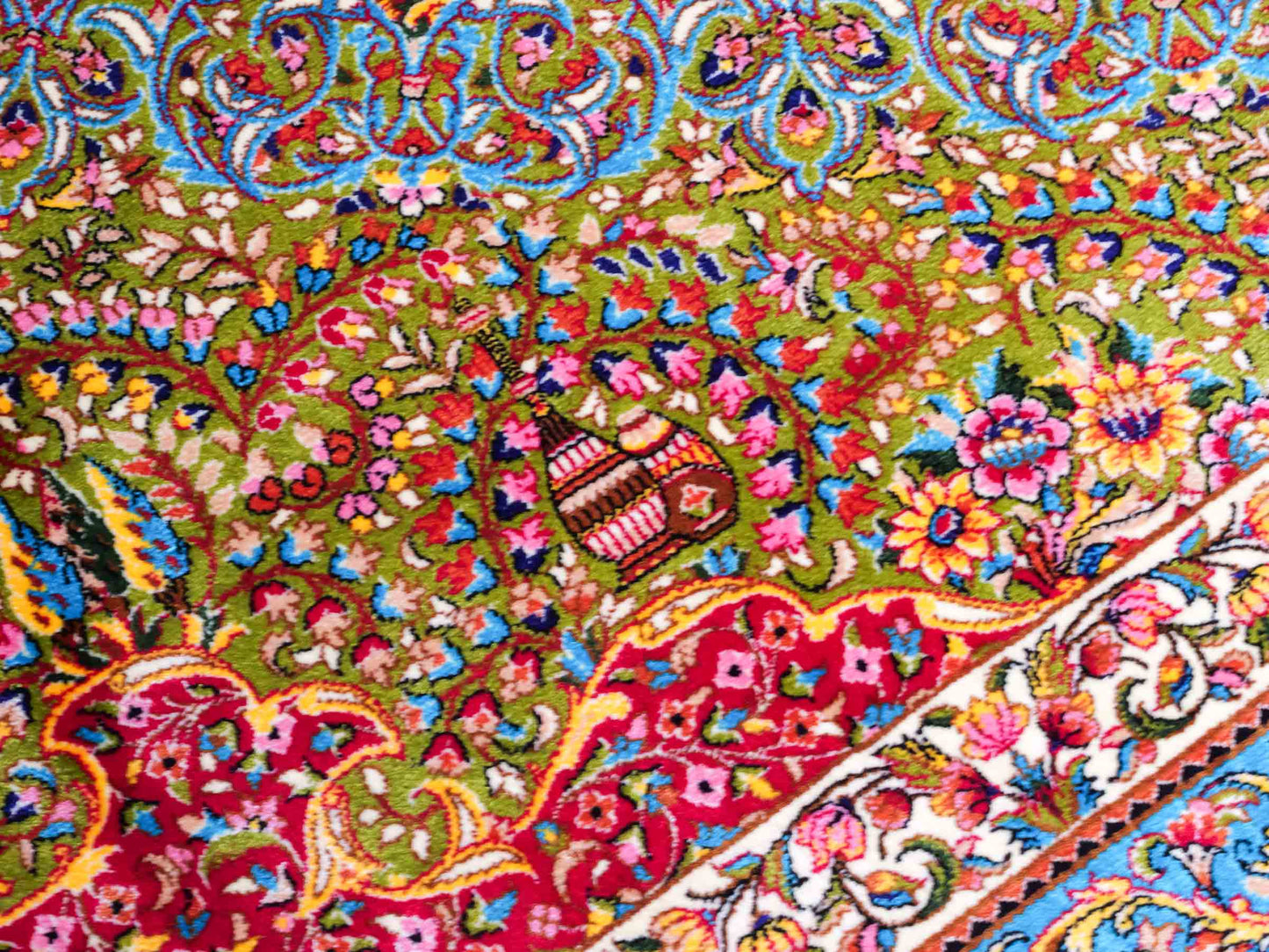 Ghom Maschinenteppich "Mehrab" 300 x 200 cm aus pflanzlicher Seide (Viskose) mit Paradies-Lebensbaum, Grün. Teppichnummer: V62MG600H. Persian Luxury Collection by Khademi. Made in Iran / Persia – Vertrieb durch JUPITER Intl.