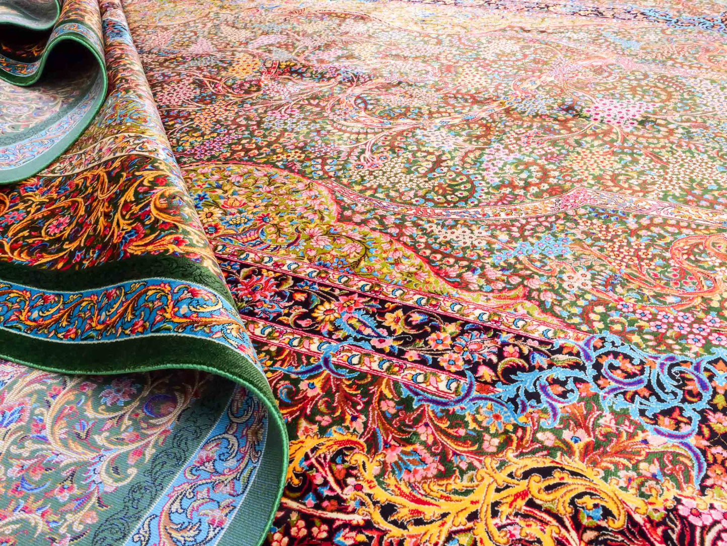 Ghom Maschinenteppich "Mehrab" 300 x 200 cm aus pflanzlicher Seide (Viskose) mit Paradies-Lebensbaum, Grün. Teppichnummer: V62MG600H. Persian Luxury Collection by Khademi. Made in Iran / Persia – Vertrieb durch JUPITER Intl.