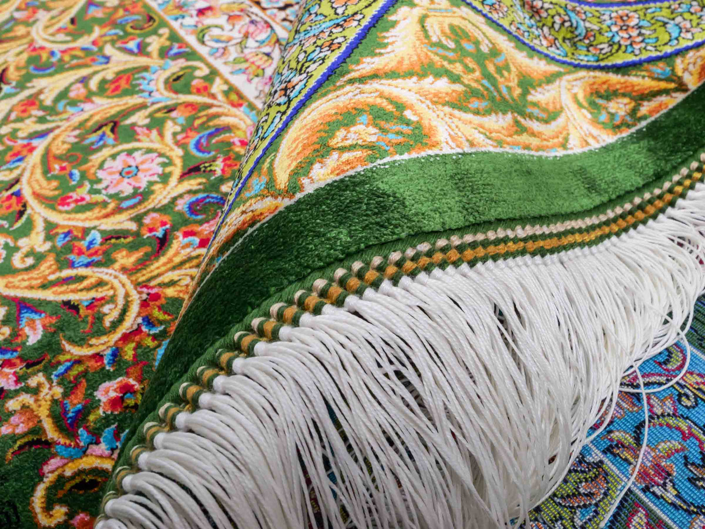 Ghom Maschinenteppich "Mehrab" 300 x 200 cm aus pflanzlicher Seide (Viskose) mit Paradies-Lebensbaum, Grün. Teppichnummer: V62MG600H. Persian Luxury Collection by Khademi. Made in Iran / Persia – Vertrieb durch JUPITER Intl.