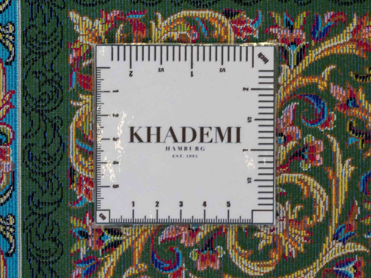 Ghom Maschinenteppich "Mehrab" 300 x 200 cm aus pflanzlicher Seide (Viskose) mit Paradies-Lebensbaum, Grün. Teppichnummer: V62MG600H. Persian Luxury Collection by Khademi. Made in Iran / Persia – Vertrieb durch JUPITER Intl.