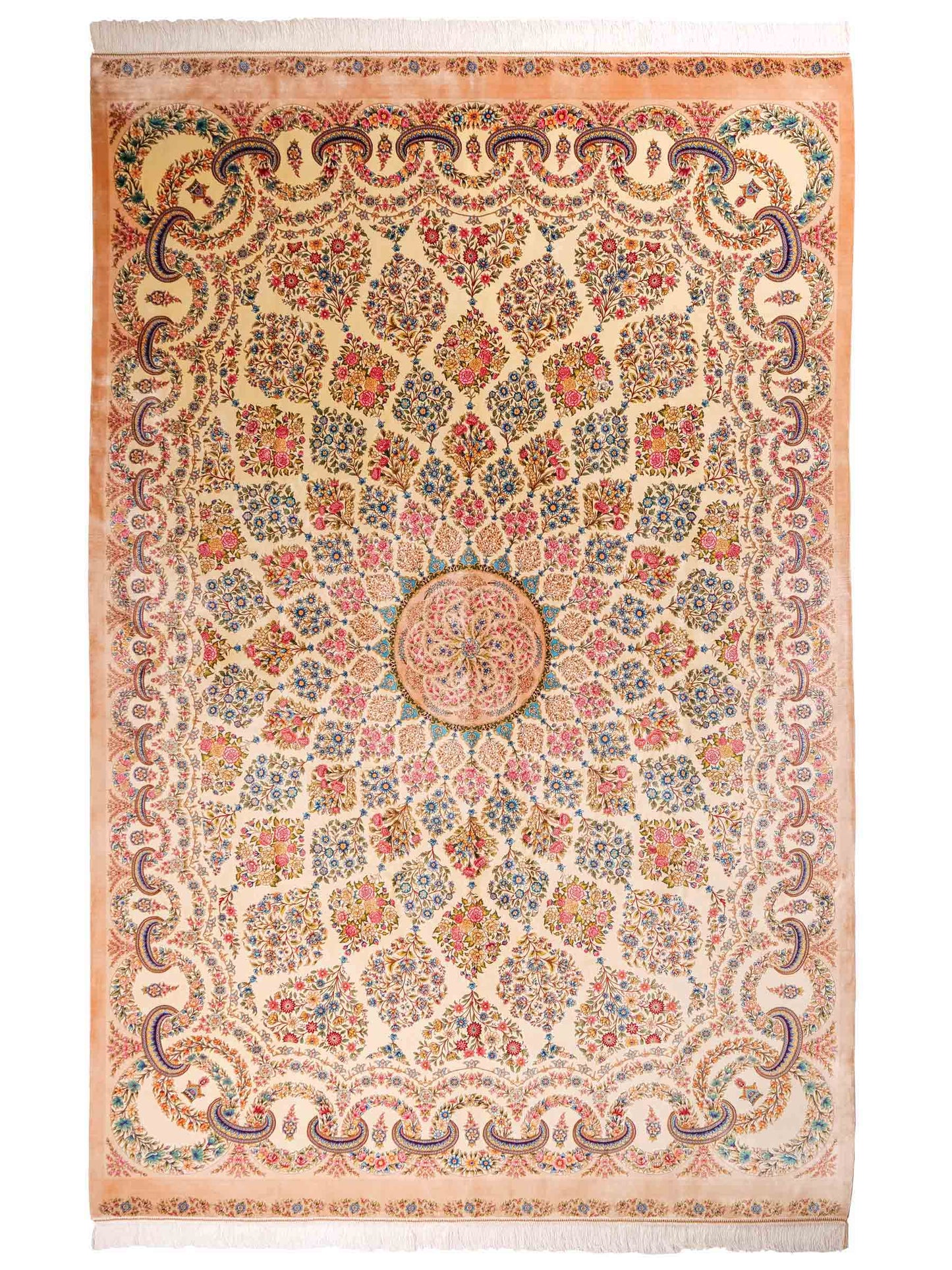 Ghom Maschinenteppich "Milad" 300 x 200 cm aus pflanzlicher Seide (Viskose) mit Medaillon, Cremeweiß, Beige. Teppichnummer: V63CR600H. Persian Luxury Collection by Khademi. Made in Iran / Persia – Vertrieb durch JUPITER Intl.