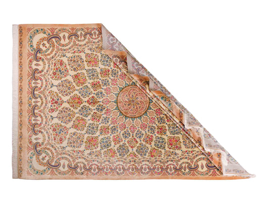 Ghom Maschinenteppich "Milad" 300 x 200 cm aus pflanzlicher Seide (Viskose) mit Medaillon, Cremeweiß, Beige. Teppichnummer: V63CR600H. Persian Luxury Collection by Khademi. Made in Iran / Persia – Vertrieb durch JUPITER Intl.