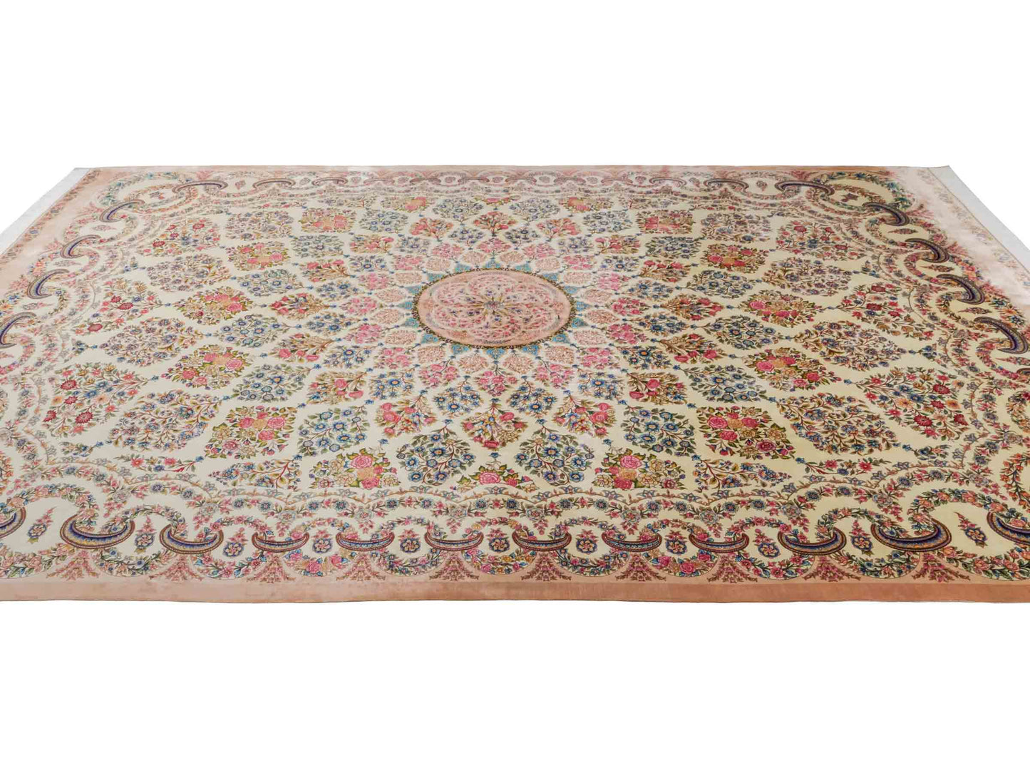 Ghom Maschinenteppich "Milad" 300 x 200 cm aus pflanzlicher Seide (Viskose) mit Medaillon, Cremeweiß, Beige. Teppichnummer: V63CR600H. Persian Luxury Collection by Khademi. Made in Iran / Persia – Vertrieb durch JUPITER Intl.