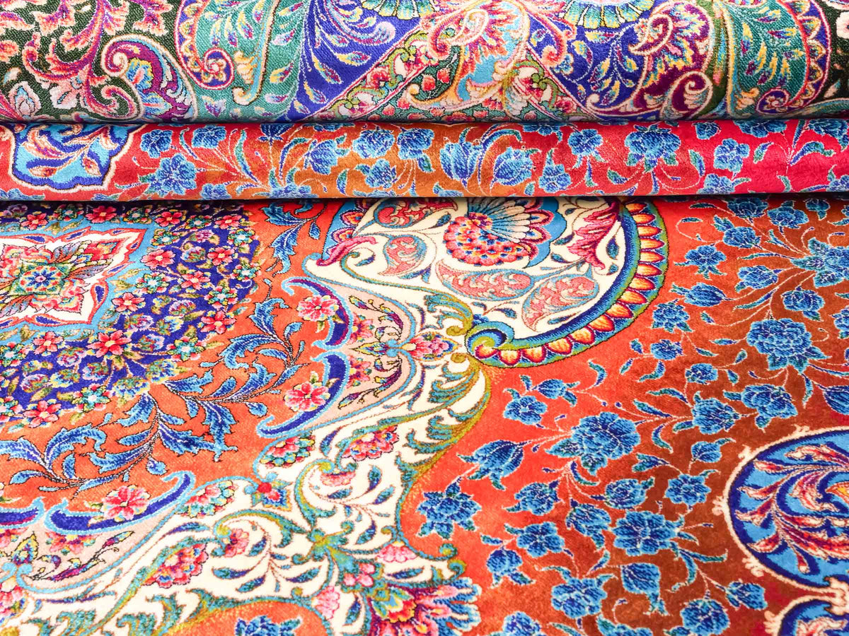 Ghom Maschinenteppich "Nariman" 225 x 150 cm, mit Medaillon, aus pflanzlicher Seide (Viskose), Rot/Mehrfarbig. Teppichnummer: V64RD338H. Persian Luxury Collection by Khademi. Made in Iran / Persia – Vertrieb durch JUPITER Intl.