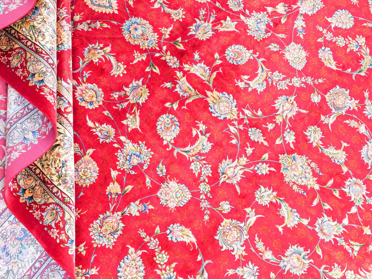 Ghom Maschinenteppich "Nowruz" 300 x 200 cm, durchgemustert, aus pflanzlicher Seide (Viskose), Rot/Cremeweiß. Teppichnummer: V67RD600H. Persian Luxury Collection by Khademi. Made in Iran / Persia – Vertrieb durch JUPITER Intl.