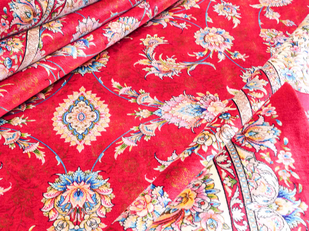 Ghom Maschinenteppich "Nowruz" 300 x 200 cm, durchgemustert, aus pflanzlicher Seide (Viskose), Rot/Cremeweiß. Teppichnummer: V67RD600H. Persian Luxury Collection by Khademi. Made in Iran / Persia – Vertrieb durch JUPITER Intl.