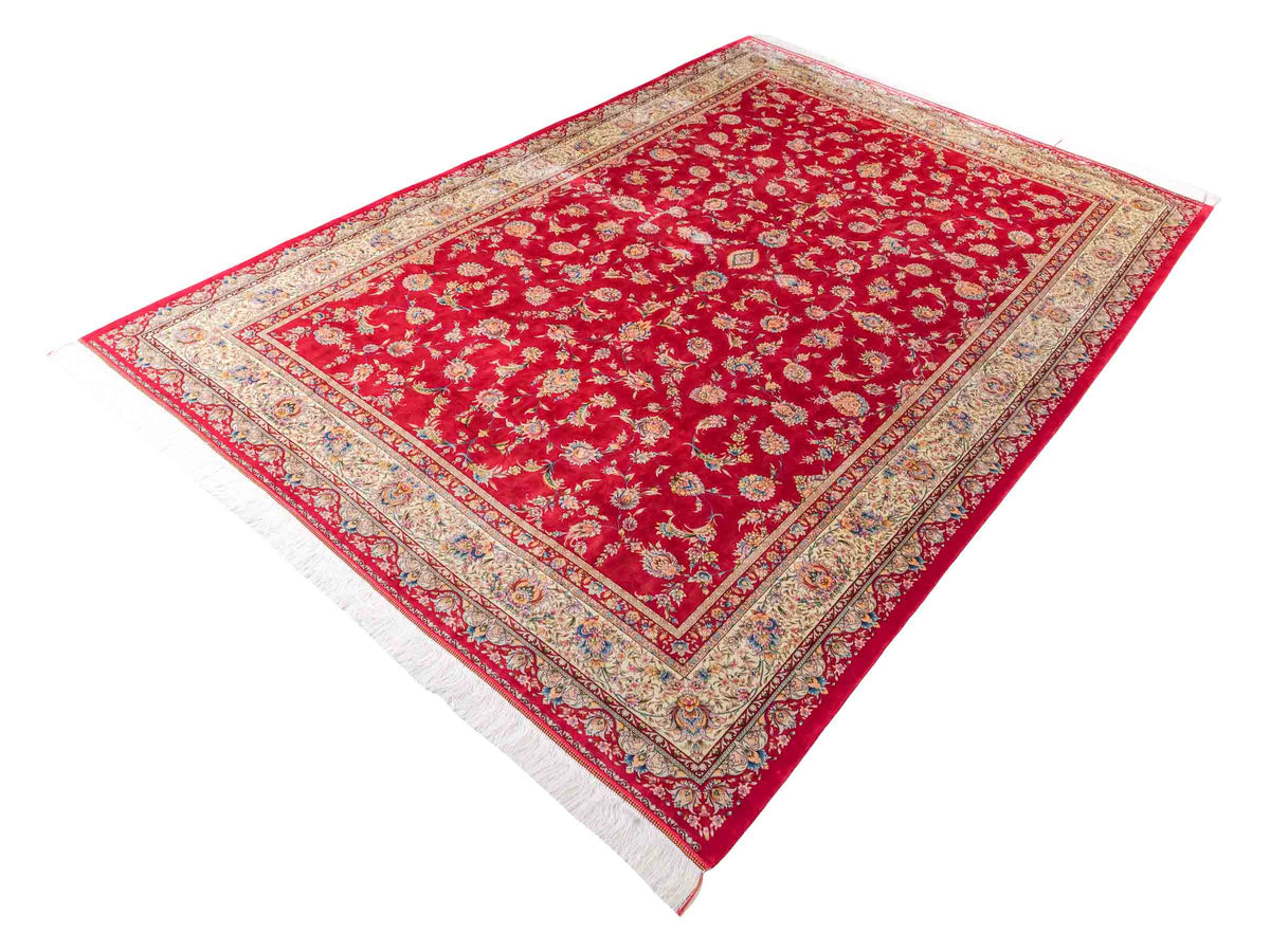 Ghom Maschinenteppich "Nowruz" 300 x 200 cm, durchgemustert, aus pflanzlicher Seide (Viskose), Rot/Cremeweiß. Teppichnummer: V67RD600H. Persian Luxury Collection by Khademi. Made in Iran / Persia – Vertrieb durch JUPITER Intl.