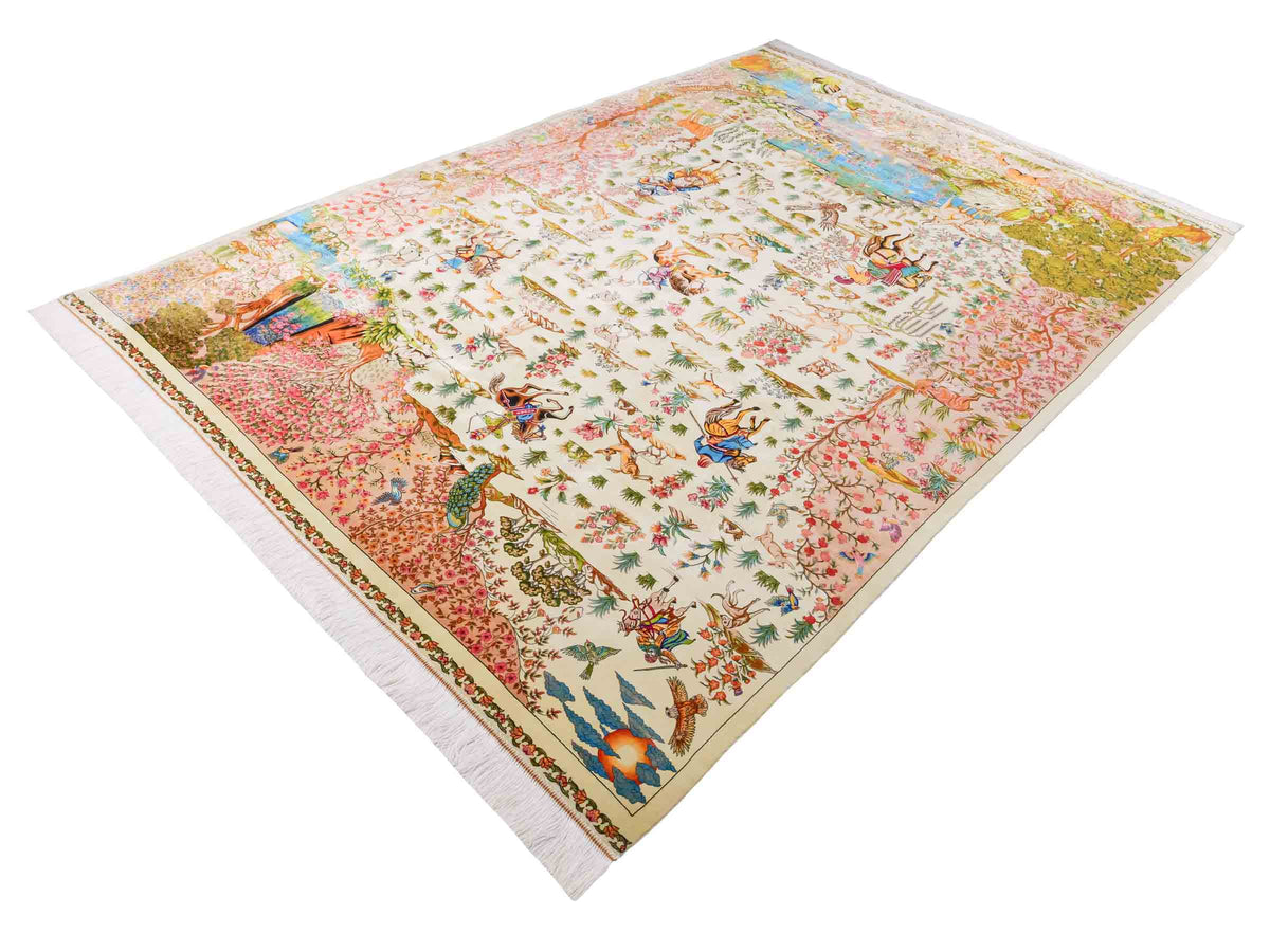 Ghom Maschinenteppich "Pahlevan" 290 x 200 cm, mit Jagdmotiv / Paradies Garten Eden, aus pflanzlicher Seide (Viskose), Cremeweiß/Beige. Teppichnummer: V66CB580H. Persian Luxury Collection by Khademi. Made in Iran / Persia – Seller: JUPITER Intl.