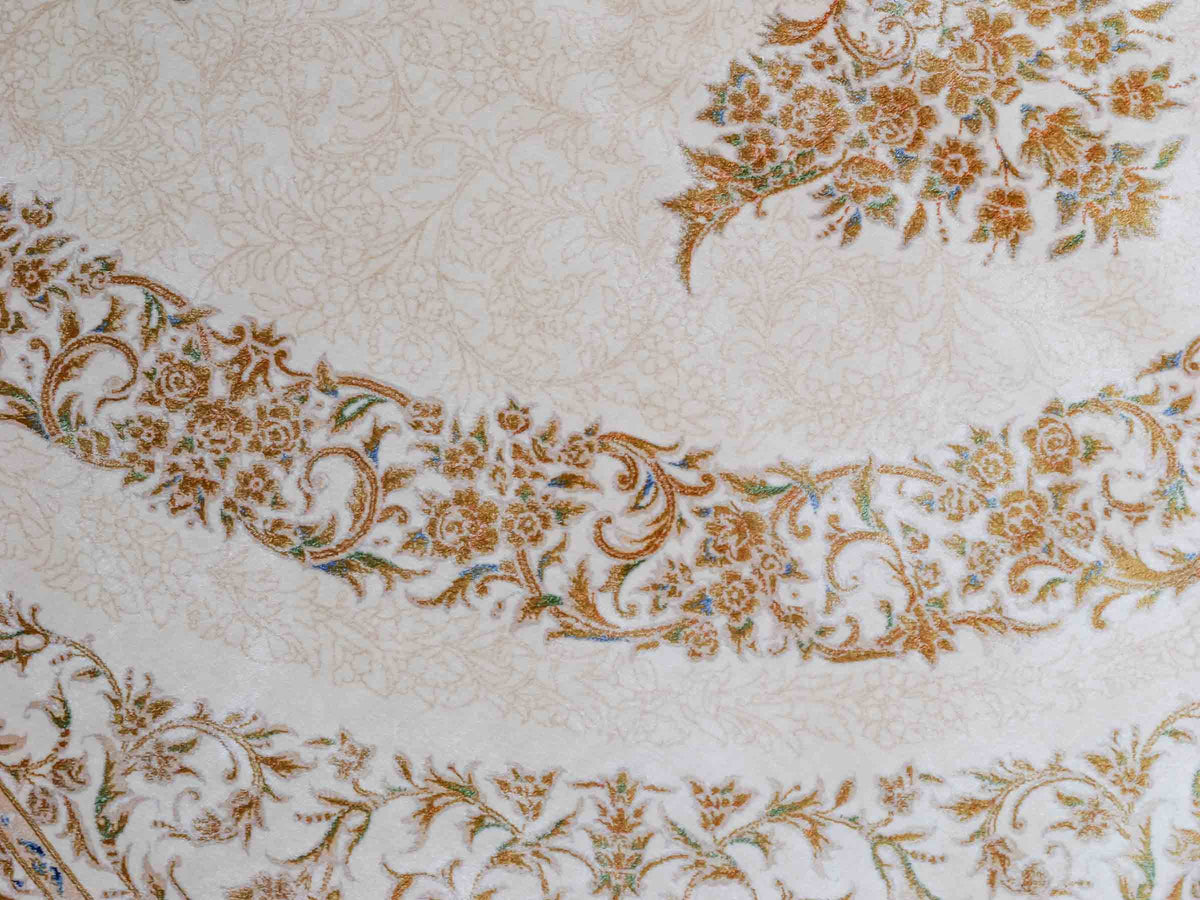 Ghom Maschinenteppich "Pari" 225 x 150 cm, mit Medaillon, aus pflanzlicher Seide (Viskose), Cremeweiß/Gold. Teppichnummer: V68CR338H. Persian Luxury Collection by Khademi. Made in Iran / Persia – Vertrieb durch JUPITER Intl.