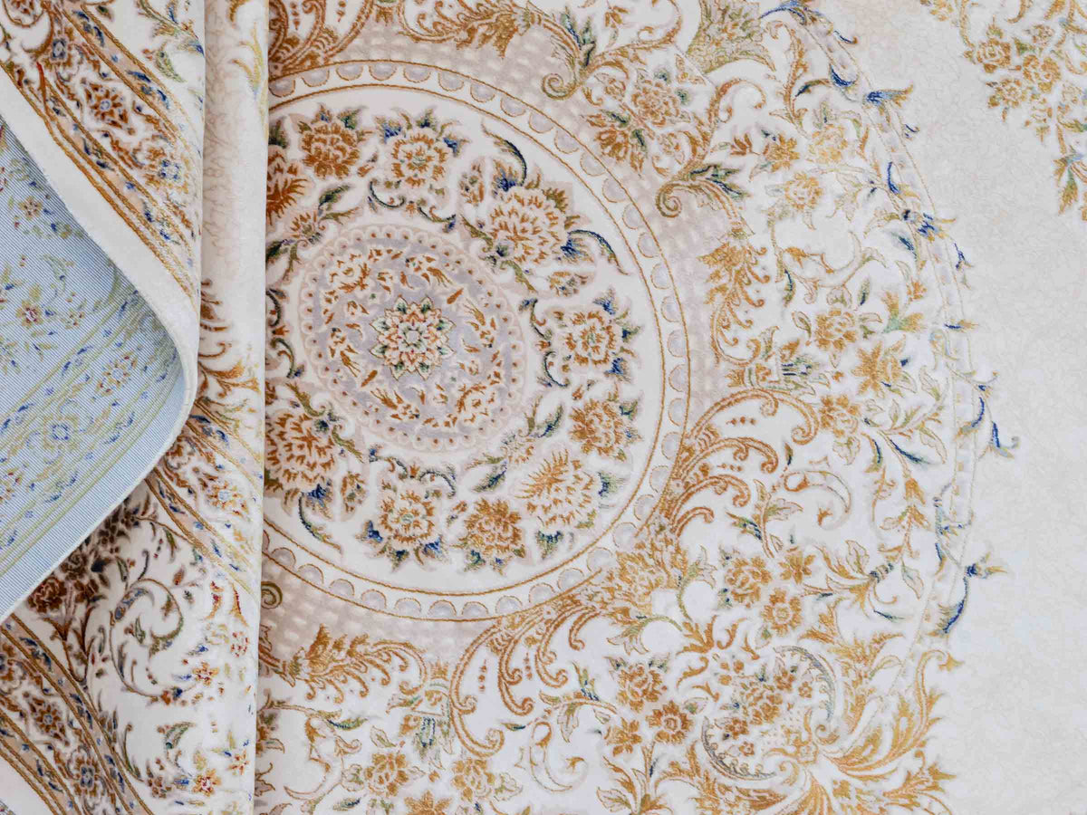 Ghom Maschinenteppich "Pari" 225 x 150 cm, mit Medaillon, aus pflanzlicher Seide (Viskose), Cremeweiß/Gold. Teppichnummer: V68CR338H. Persian Luxury Collection by Khademi. Made in Iran / Persia – Vertrieb durch JUPITER Intl.