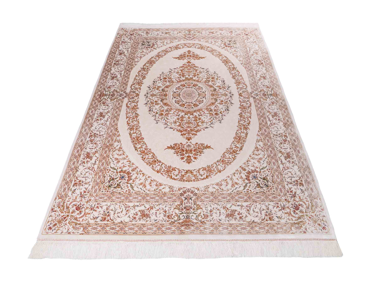 Ghom Maschinenteppich "Pari" 225 x 150 cm, mit Medaillon, aus pflanzlicher Seide (Viskose), Cremeweiß/Gold. Teppichnummer: V68CR338H. Persian Luxury Collection by Khademi. Made in Iran / Persia – Vertrieb durch JUPITER Intl.