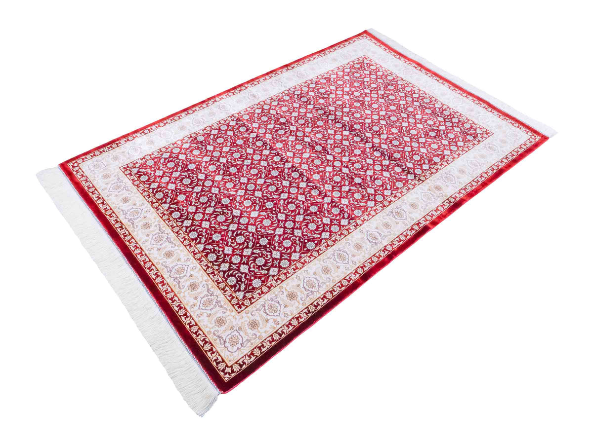 Ghom Maschinenteppich "Rakhsh" 180 x 120 cm, durchgemustert, aus pflanzlicher Seide (Viskose), Dunkelrot/Weiß. Teppichnummer: V71RD216H. Persian Luxury Collection by Khademi. Made in Iran / Persia – Vertrieb durch JUPITER Intl.