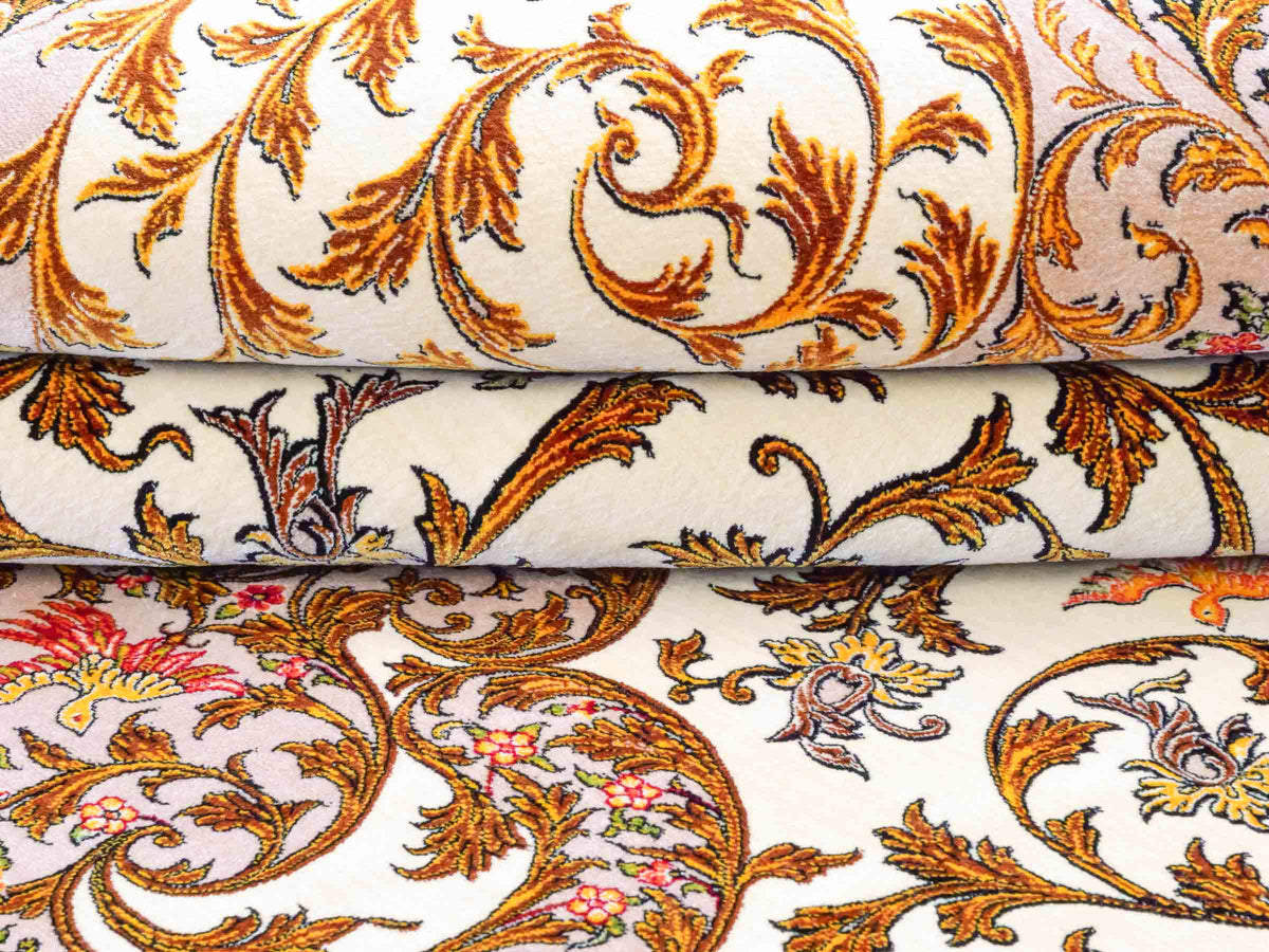 Ghom Maschinenteppich "Rostam" 180 x 120 cm, mit Medaillon, aus pflanzlicher Seide (Viskose), Beige-Gold. Teppichnummer: V73LB216H. Persian Luxury Collection by Khademi. Made in Iran / Persia – Vertrieb durch JUPITER Intl.