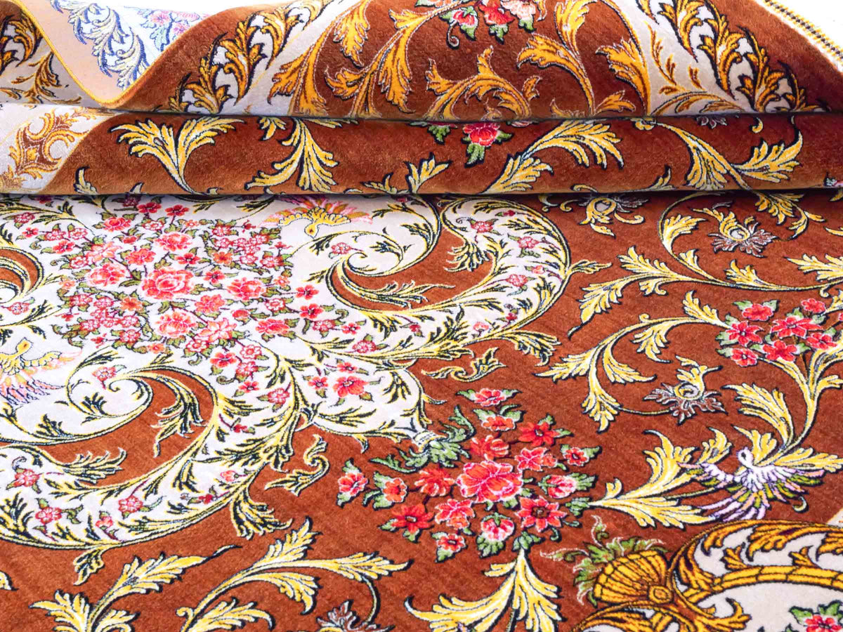 Ghom Maschinenteppich "Rostam" 180 x 120 cm, mit Medaillon, aus pflanzlicher Seide (Viskose), Braun-Gold. Teppichnummer: V73BG216H. Persian Luxury Collection by Khademi. Made in Iran / Persia – Vertrieb durch JUPITER Intl.