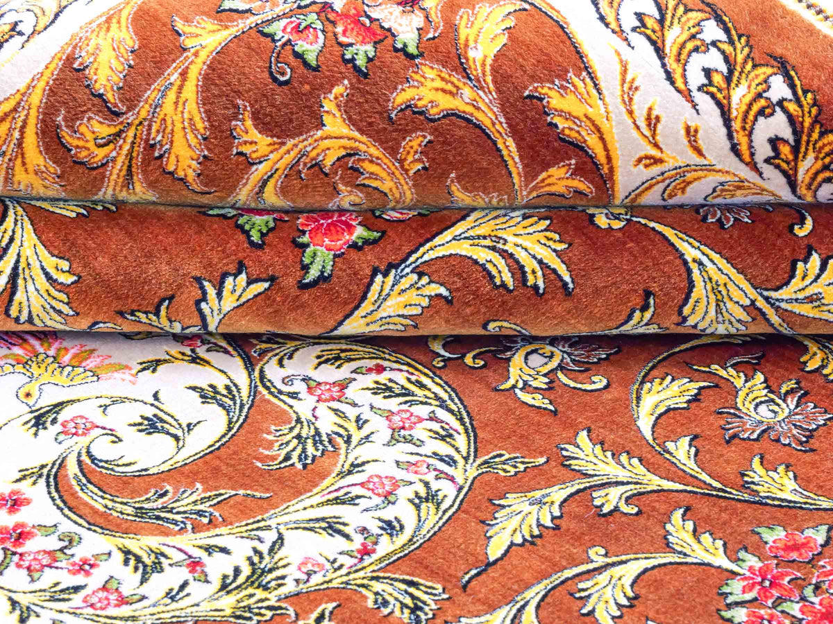 Ghom Maschinenteppich "Rostam" 180 x 120 cm, mit Medaillon, aus pflanzlicher Seide (Viskose), Braun-Gold. Teppichnummer: V73BG216H. Persian Luxury Collection by Khademi. Made in Iran / Persia – Vertrieb durch JUPITER Intl.