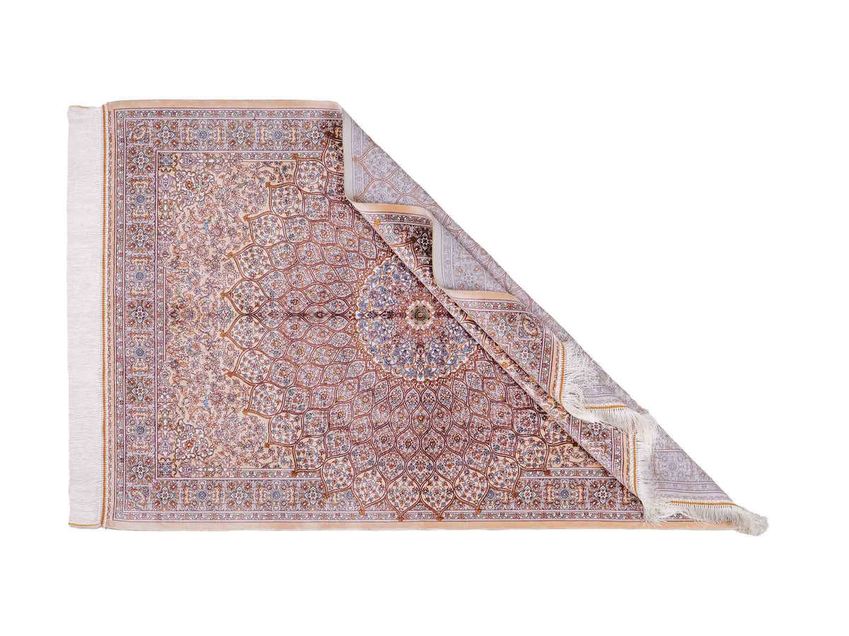 Ghom Maschinenteppich "Rudabeh" 150 x 100 cm, mit Medaillon, aus pflanzlicher Seide (Viskose), Beige-Cremeweiß. Teppichnummer: V72BG150H. Persian Luxury Collection by Khademi. Made in Iran / Persia – Vertrieb durch JUPITER Intl.