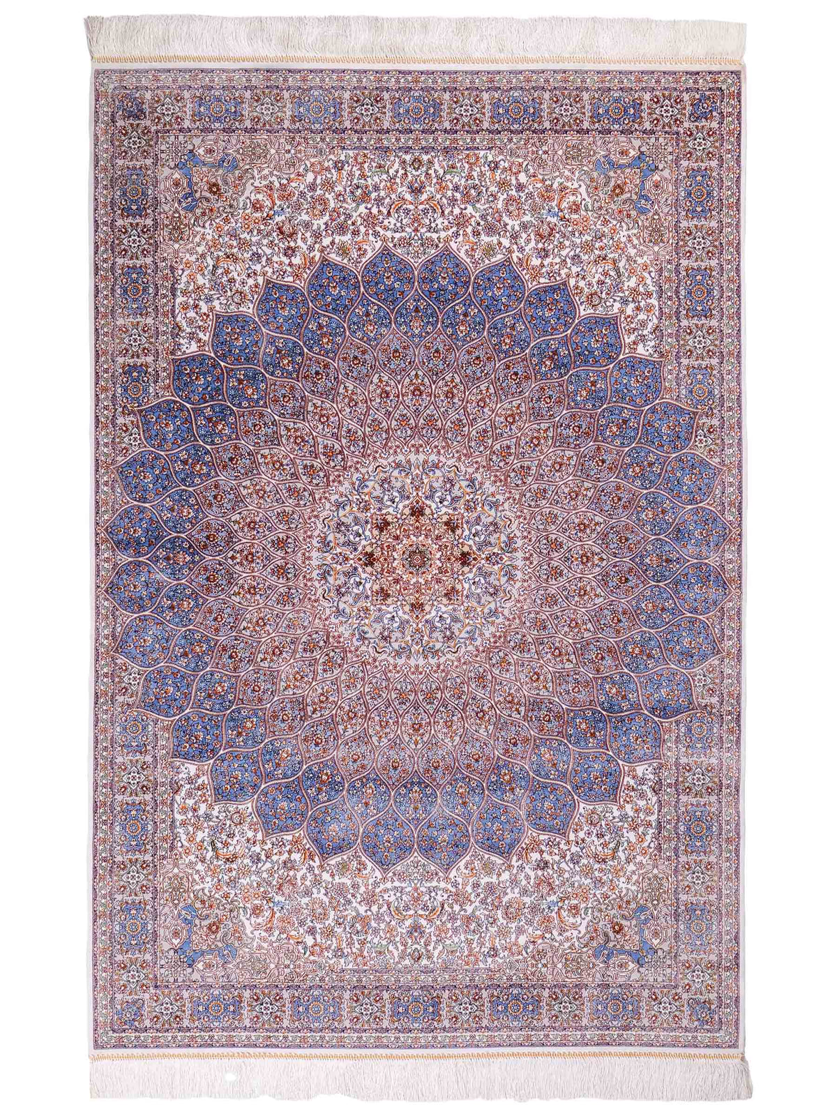 Ghom Maschinenteppich "Rudabeh" 180 x 120 cm, mit Medaillon, aus pflanzlicher Seide (Viskose), Cremeweiß-Blau. Teppichnummer: V72CR216H. Persian Luxury Collection by Khademi. Made in Iran / Persia – Vertrieb durch JUPITER Intl.