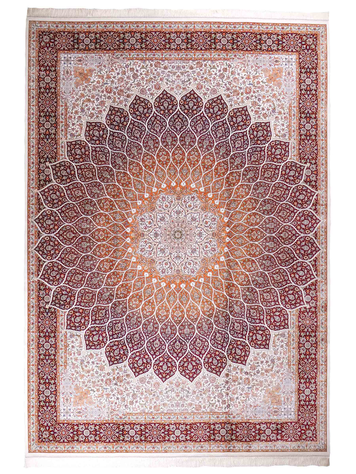 Ghom Maschinenteppich "Rudabeh" 350 x 250 cm, mit Medaillon, aus pflanzlicher Seide (Viskose), Rot-Cremeweiß. Teppichnummer: V72RC875H. Persian Luxury Collection by Khademi. Made in Iran / Persia – Vertrieb durch JUPITER Intl.