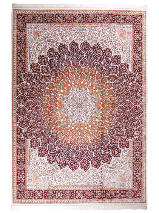 Ghom Maschinenteppich "Rudabeh" 350 x 250 cm, mit Medaillon, aus pflanzlicher Seide (Viskose), Rot-Cremeweiß. Teppichnummer: V72RC875H. Persian Luxury Collection by Khademi. Made in Iran / Persia – Vertrieb durch JUPITER Intl.