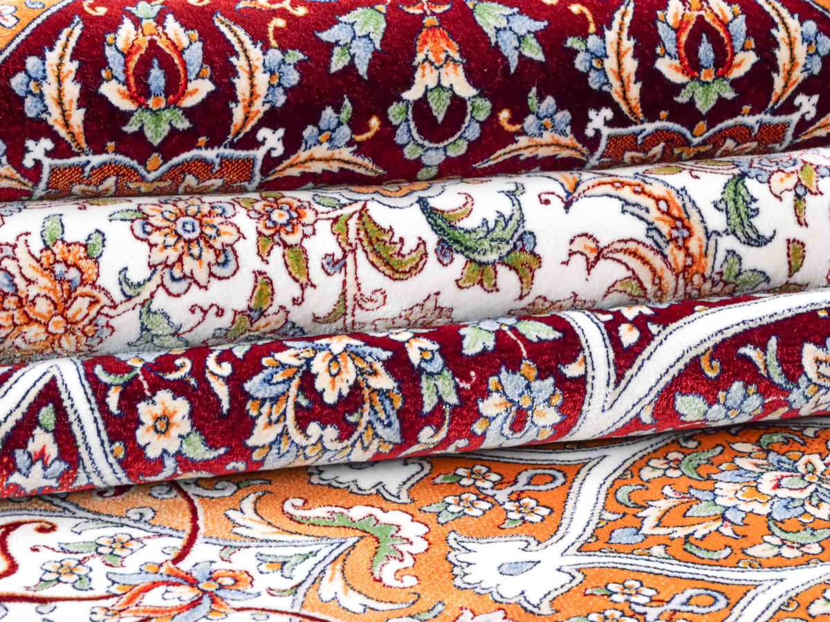 Ghom Maschinenteppich "Rudabeh" 350 x 250 cm, mit Medaillon, aus pflanzlicher Seide (Viskose), Rot-Cremeweiß. Teppichnummer: V72RC875H. Persian Luxury Collection by Khademi. Made in Iran / Persia – Vertrieb durch JUPITER Intl.