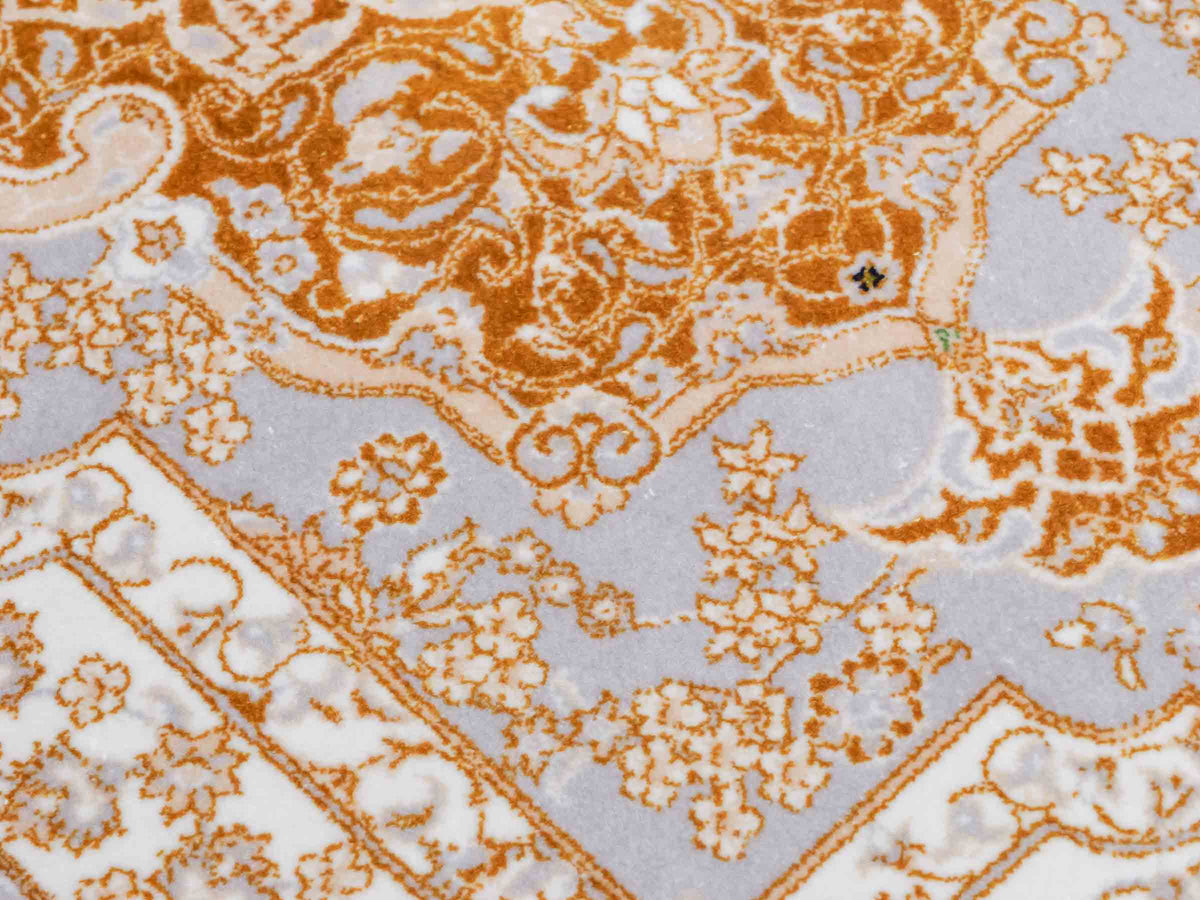 Ghom Maschinenteppich "Shapur" 55 x 37 cm, mit Medaillon, Grau-Gold, aus pflanzlicher Seide (Viskose), Hand-Finished. Teppichnummer: V85SV020H. Persian Luxury Collection by Khademi. Made in Iran / Persia – Vertrieb durch JUPITER Intl.