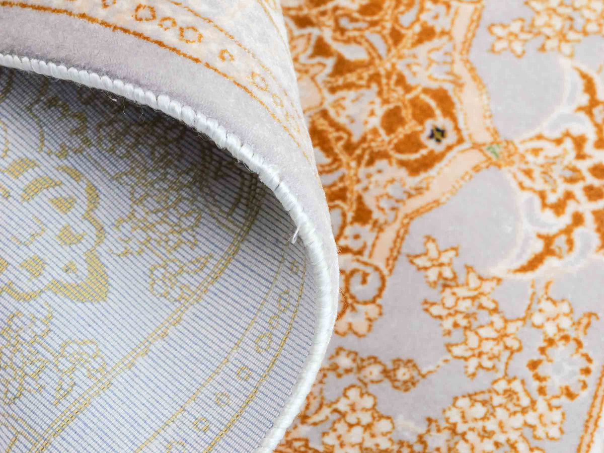 Ghom Maschinenteppich "Shapur" 55 x 37 cm, mit Medaillon, Grau-Gold, aus pflanzlicher Seide (Viskose), Hand-Finished. Teppichnummer: V85SV020H. Persian Luxury Collection by Khademi. Made in Iran / Persia – Vertrieb durch JUPITER Intl.