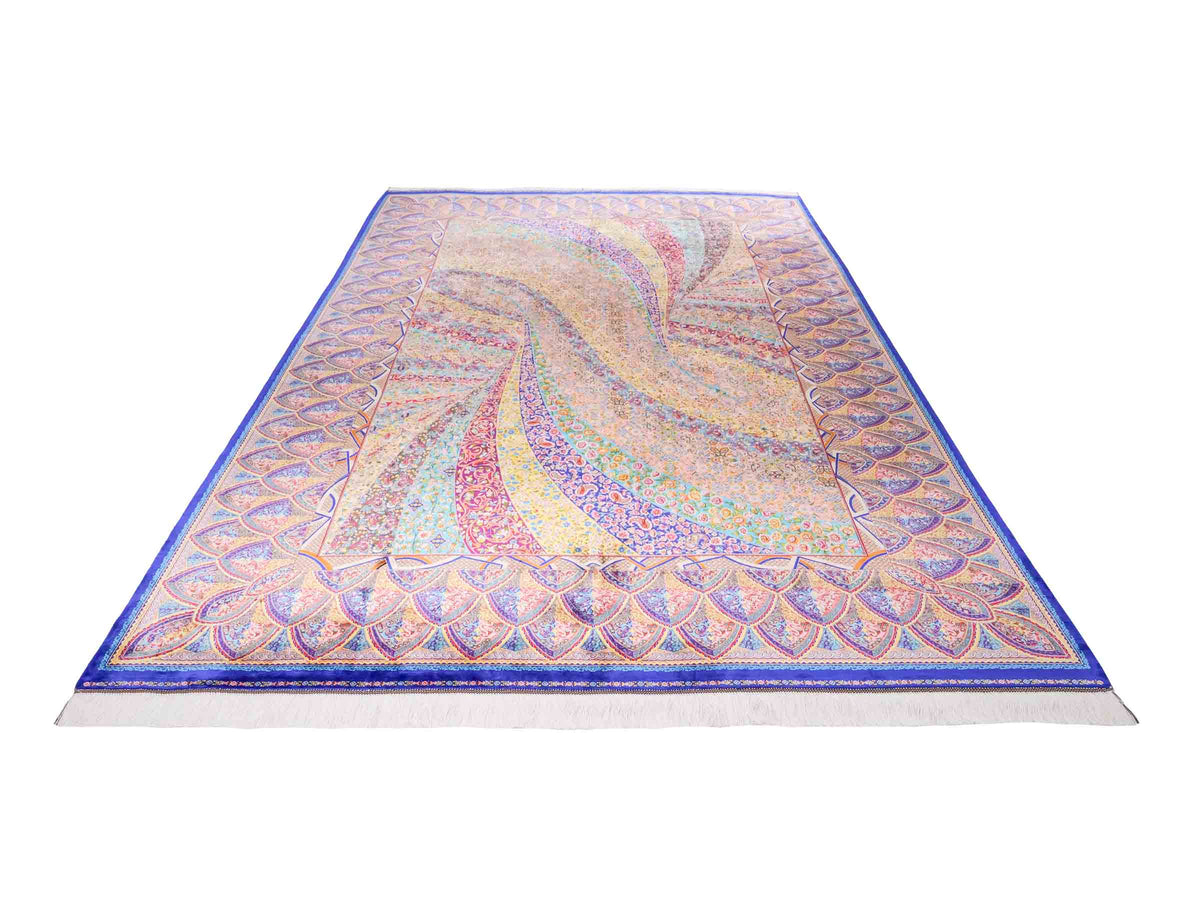 Ghom Maschinenteppich "Siyamak" 300 x 200 cm, abstrakt durchgemustert, aus pflanzlicher Seide (Viskose), Blau-Mehrfarbig. Teppichnummer: V78DB600H. Persian Luxury Collection by Khademi. Made in Iran / Persia – Vertrieb durch JUPITER Intl.