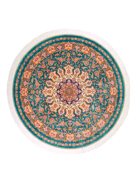 Runder Ghom Maschinenteppich "Sohrab" 150 x 150 cm, mit Medaillon, aus pflanzlicher Seide (Viskose), Grün. Teppichnummer: V80TL225H. Persian Luxury Collection by Khademi. Made in Iran / Persia – Vertrieb durch JUPITER Intl.