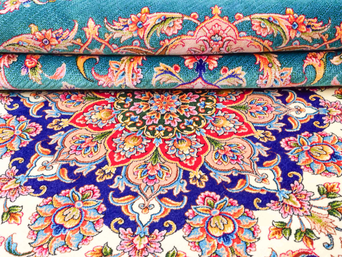 Runder Ghom Maschinenteppich "Sohrab" 150 x 150 cm, mit Medaillon, aus pflanzlicher Seide (Viskose), Grün. Teppichnummer: V80TL225H. Persian Luxury Collection by Khademi. Made in Iran / Persia – Vertrieb durch JUPITER Intl.