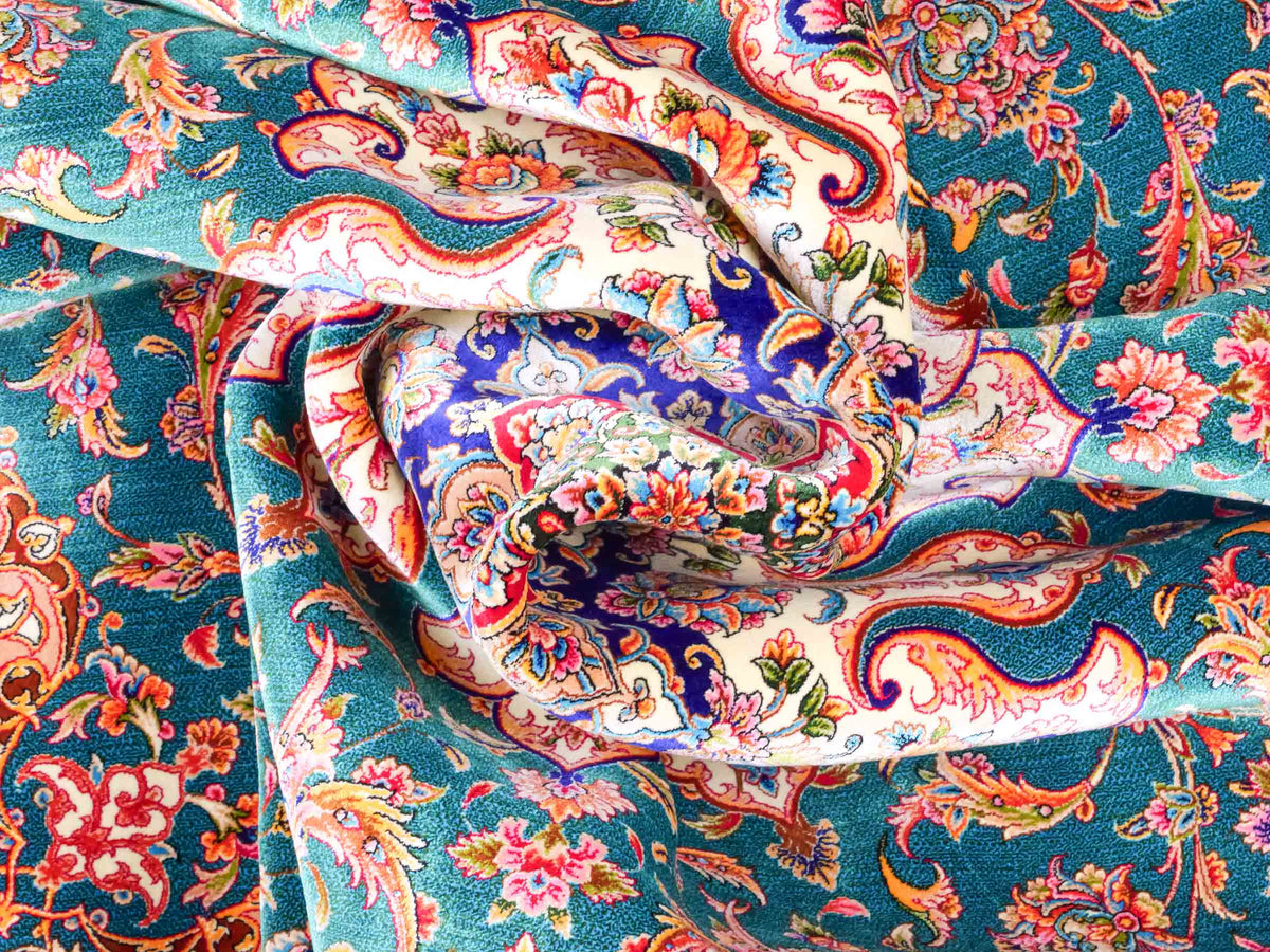 Runder Ghom Maschinenteppich "Sohrab" 150 x 150 cm, mit Medaillon, aus pflanzlicher Seide (Viskose), Grün. Teppichnummer: V80TL225H. Persian Luxury Collection by Khademi. Made in Iran / Persia – Vertrieb durch JUPITER Intl.