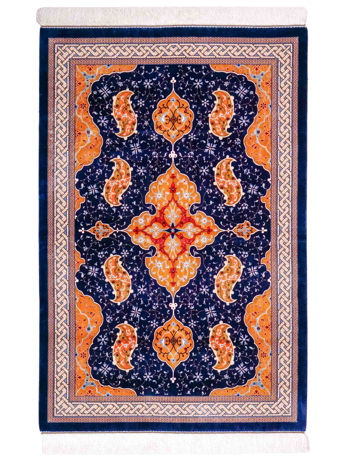 Ghom Maschinenteppich "Tahmuras" 150 x 100 cm, mit Medaillon, aus pflanzlicher Seide (Viskose), Marineblau. Teppichnummer: V88NY150H. Persian Luxury Collection by Khademi. Made in Iran / Persia – Vertrieb durch JUPITER Intl.