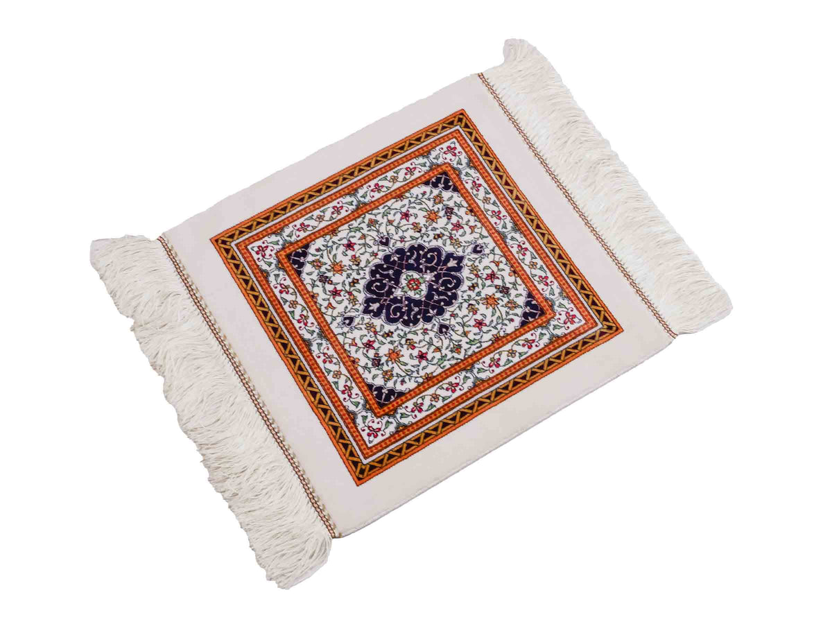 Ghom Maschinenteppich "Yazdgerd" 40 x 40 cm, mit Medaillon, Cremeweiß, aus pflanzlicher Seide (Viskose), Hand-Finished. Teppichnummer: V92CR016H. Persian Luxury Collection by Khademi. Made in Iran / Persia – Vertrieb durch JUPITER Intl.