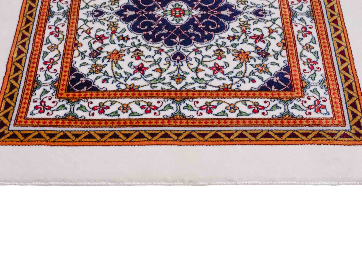 Ghom Maschinenteppich "Yazdgerd" 40 x 40 cm, mit Medaillon, Cremeweiß, aus pflanzlicher Seide (Viskose), Hand-Finished. Teppichnummer: V92CR016H. Persian Luxury Collection by Khademi. Made in Iran / Persia – Vertrieb durch JUPITER Intl.