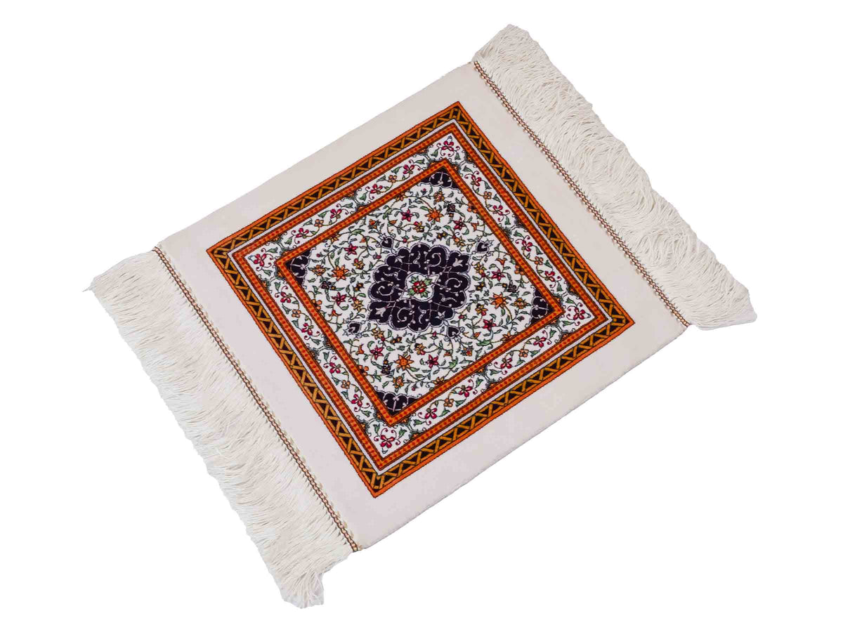 Ghom Maschinenteppich "Yazdgerd" 40 x 40 cm, mit Medaillon, Cremeweiß, aus pflanzlicher Seide (Viskose), Hand-Finished. Teppichnummer: V92CR016H. Persian Luxury Collection by Khademi. Made in Iran / Persia – Vertrieb durch JUPITER Intl.