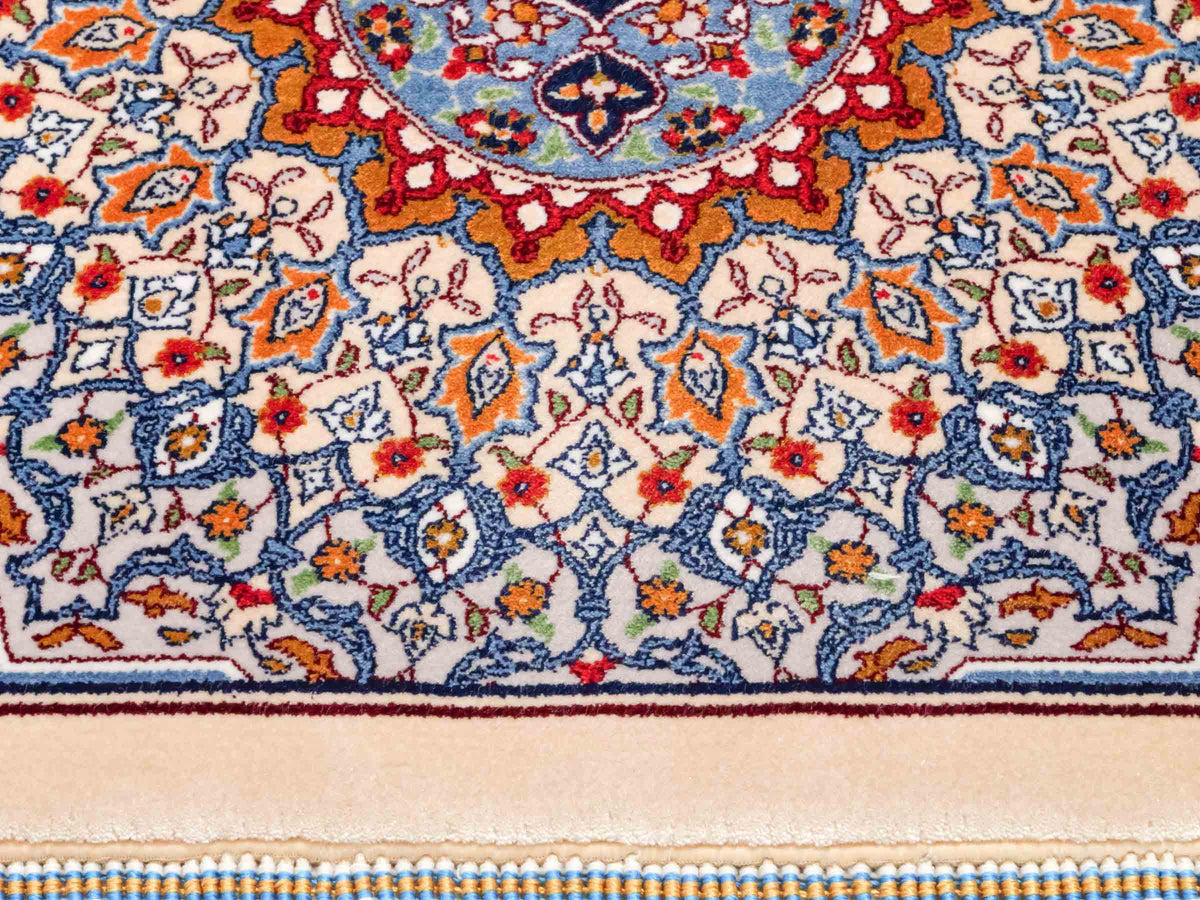 Ghom Maschinenteppich "Zal" 40 x 40 cm, mit Medaillon, Beige, aus pflanzlicher Seide (Viskose), Hand-Finished. Teppichnummer: V93BG016H. Persian Luxury Collection by Khademi. Made in Iran / Persia – Vertrieb durch JUPITER Intl.