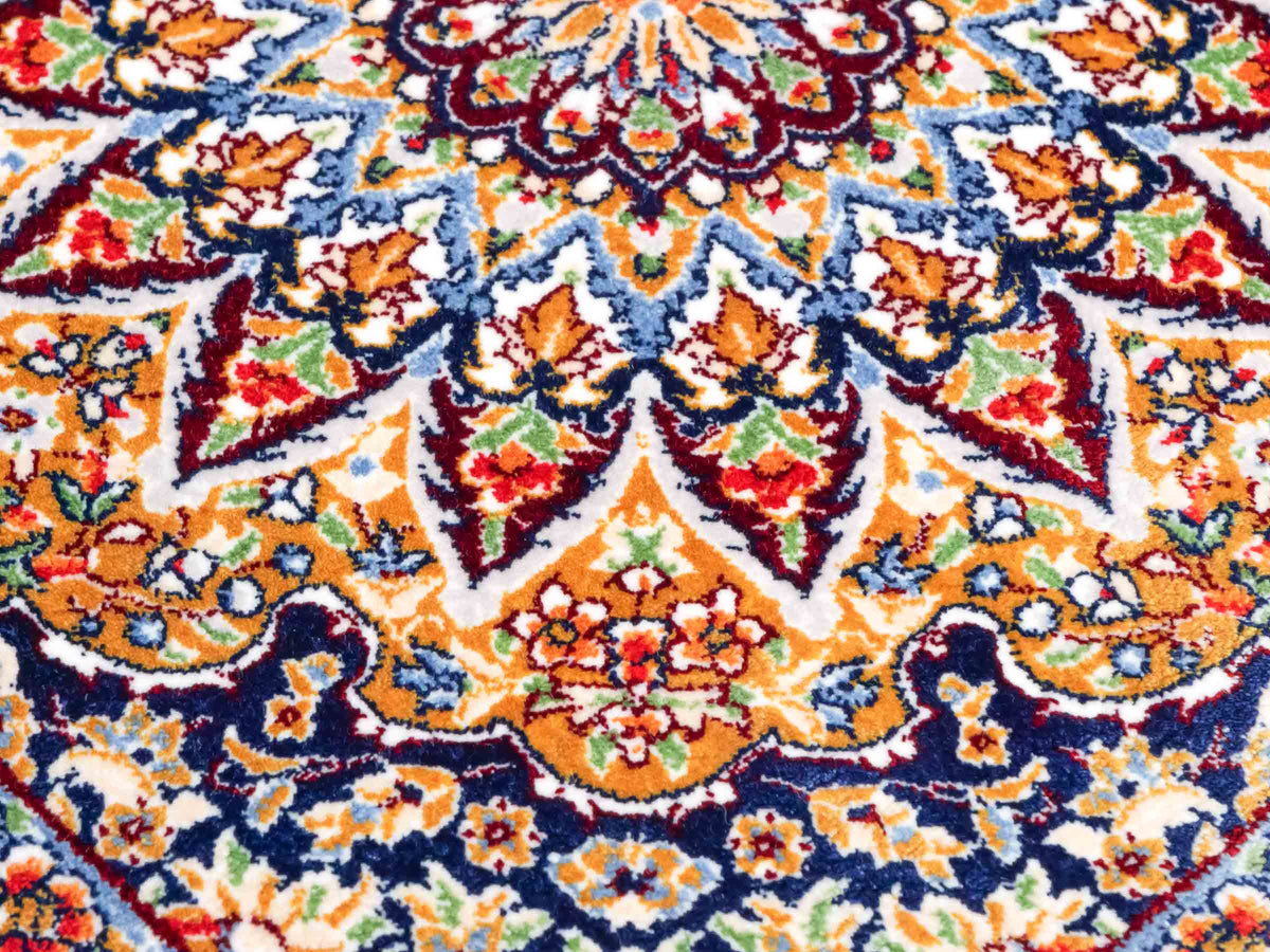 Ghom Maschinenteppich "Zarasp" 40 x 40 cm, mit Medaillon, Marineblau, aus pflanzlicher Seide (Viskose), Hand-Finished. Teppichnummer: V94NY016H. Persian Luxury Collection by Khademi. Made in Iran / Persia – Vertrieb durch JUPITER Intl.
