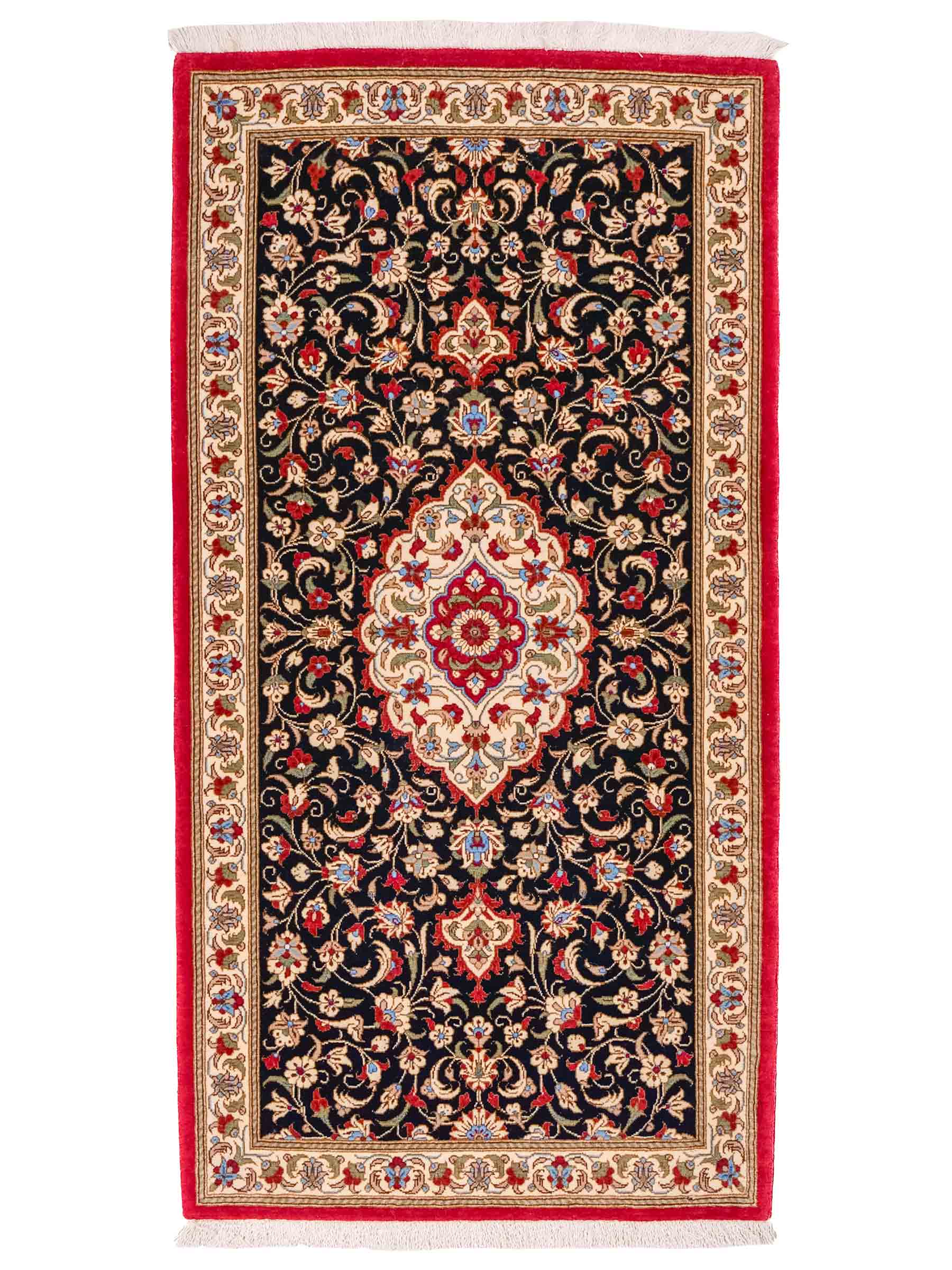 Handgeknüpfter Ghom Perserteppich von Khademi aus Wolle, marineblau, cremeweiß. Persischer Teppich. Orientteppich von Hand geknüpft in Iran. Größe: 135 cm x 71 cm. Teppichnummer: SB3-1034. Verkauf durch Jupiter Intl.
