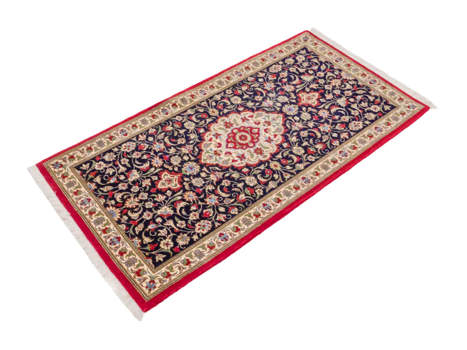 Handgeknüpfter Ghom Perserteppich von Khademi aus Wolle, marineblau, cremeweiß. Persischer Teppich. Orientteppich von Hand geknüpft in Iran. Größe: 135 cm x 71 cm. Teppichnummer: SB3-1034. Verkauf durch Jupiter Intl.