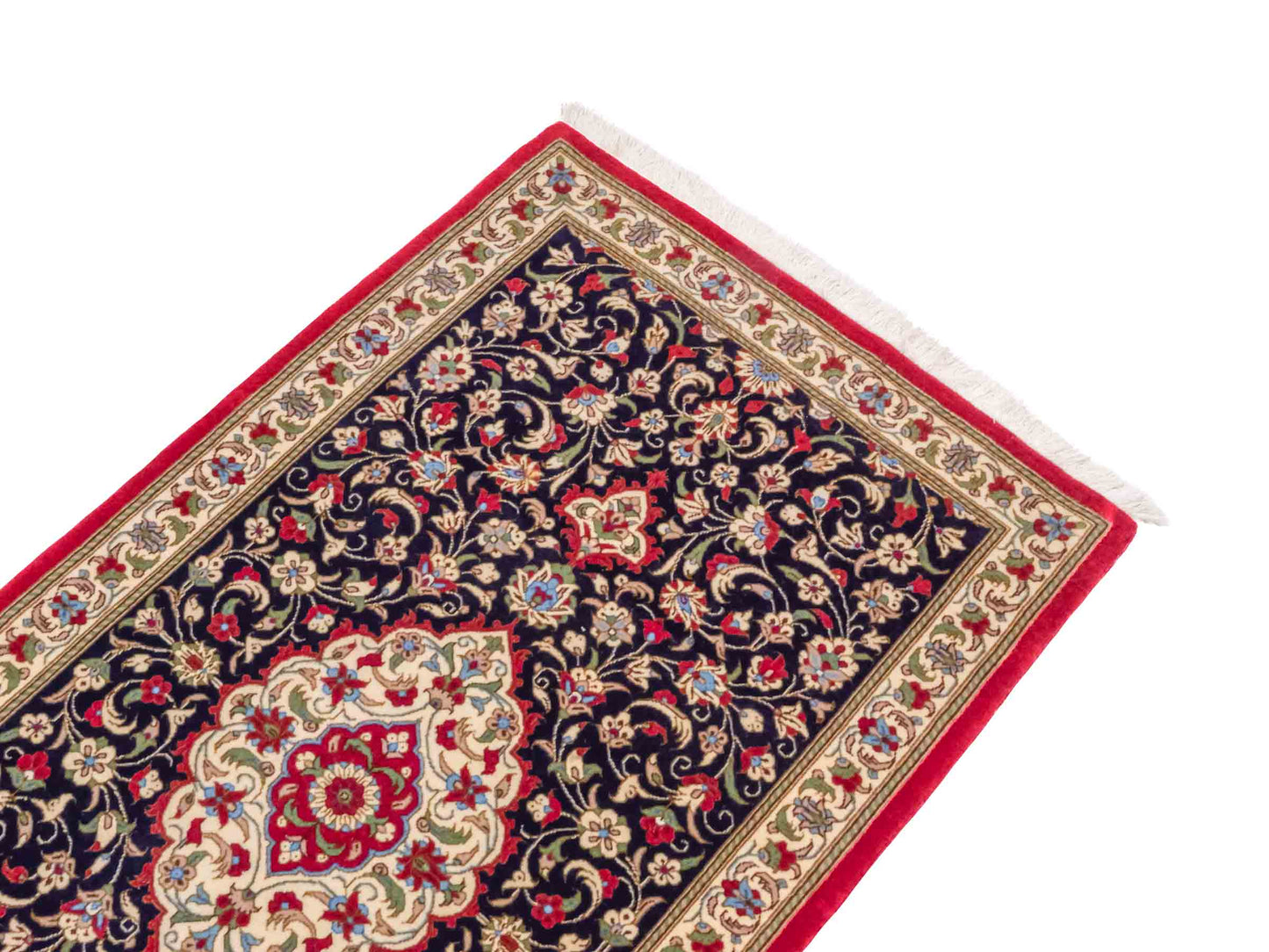 Handgeknüpfter Ghom Perserteppich von Khademi aus Wolle, marineblau, cremeweiß. Persischer Teppich. Orientteppich von Hand geknüpft in Iran. Größe: 135 cm x 71 cm. Teppichnummer: SB3-1034. Verkauf durch Jupiter Intl.