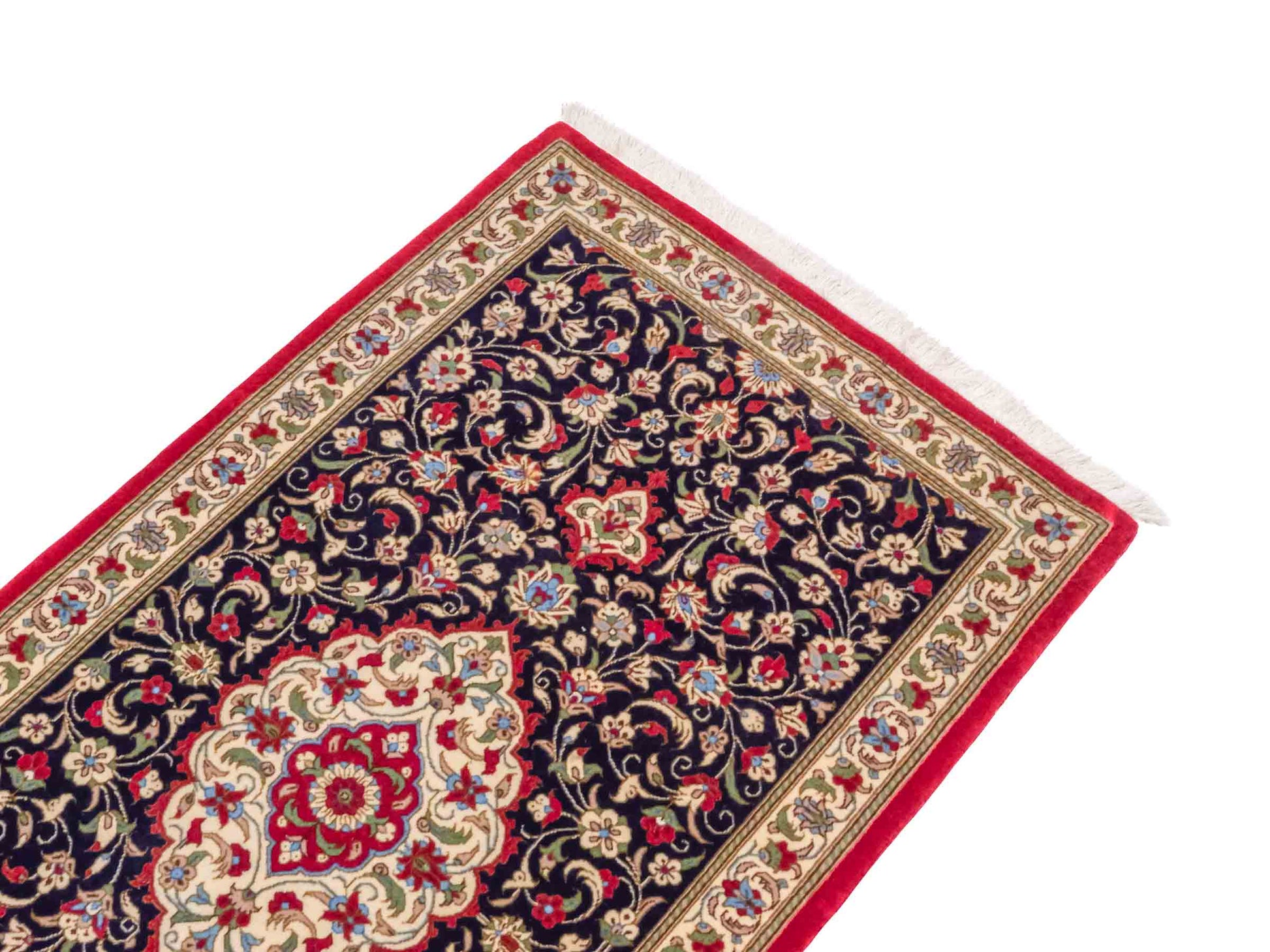 Handgeknüpfter Ghom Perserteppich von Khademi aus Wolle, marineblau, cremeweiß. Persischer Teppich. Orientteppich von Hand geknüpft in Iran. Größe: 135 cm x 71 cm. Teppichnummer: SB3-1034. Verkauf durch Jupiter Intl.