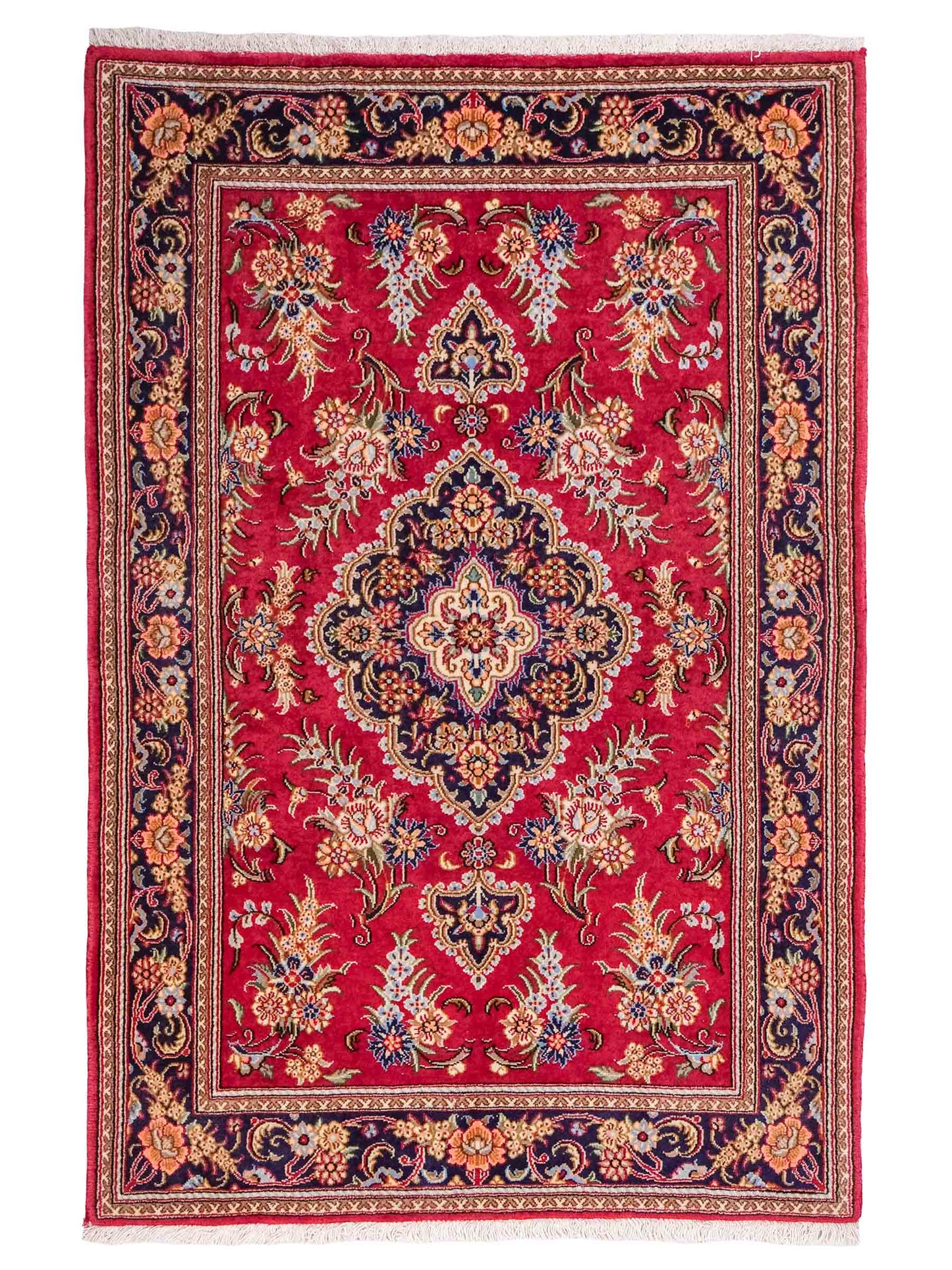 Handgeknüpfter Ghom Perserteppich von Khademi aus Wolle, rot. Persischer Teppich. Orientteppich von Hand geknüpft in Iran. Größe: 146 cm x 98 cm. Teppichnummer: SB3-1037. Verkauf durch Jupiter Intl.