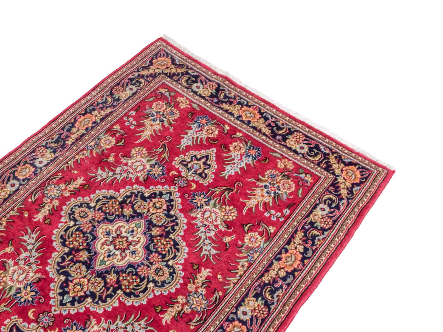 Handgeknüpfter Ghom Perserteppich von Khademi aus Wolle, rot. Persischer Teppich. Orientteppich von Hand geknüpft in Iran. Größe: 146 cm x 98 cm. Teppichnummer: SB3-1037. Verkauf durch Jupiter Intl.