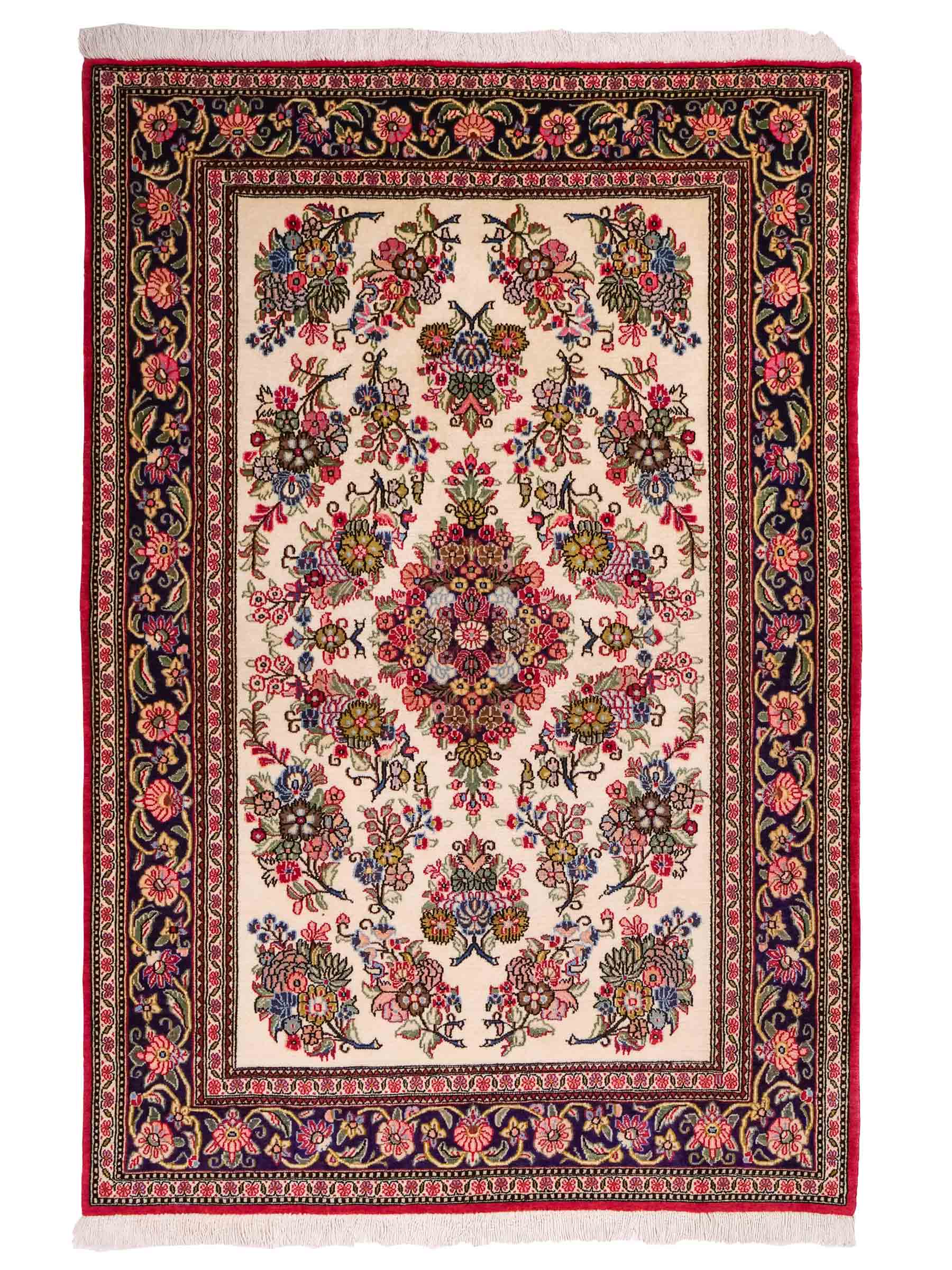 Handgeknüpfter Ghom Perserteppich von Khademi aus Wolle, cremeweiß, bunt. Persischer Teppich. Orientteppich von Hand geknüpft in Iran. Größe: 157 cm x 103 cm. Teppichnummer: SB3-1038. Verkauf durch Jupiter Intl.